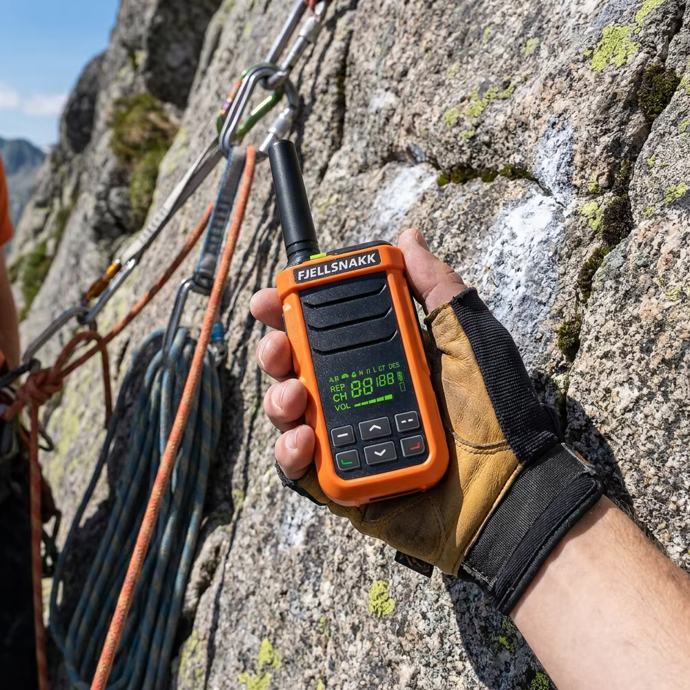 PEAKCRAG P21 Floating Walkie Talkie – IP68 Waterproof, Works in Hot & Cold, 22 Preset Channels