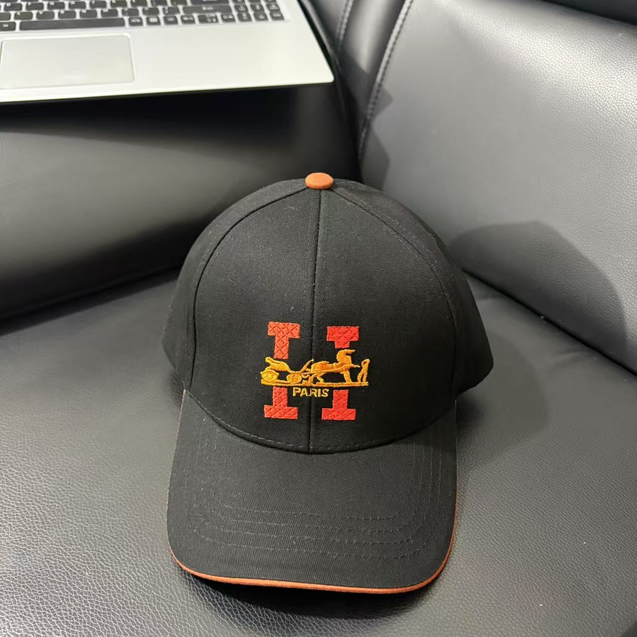 Hat 4011