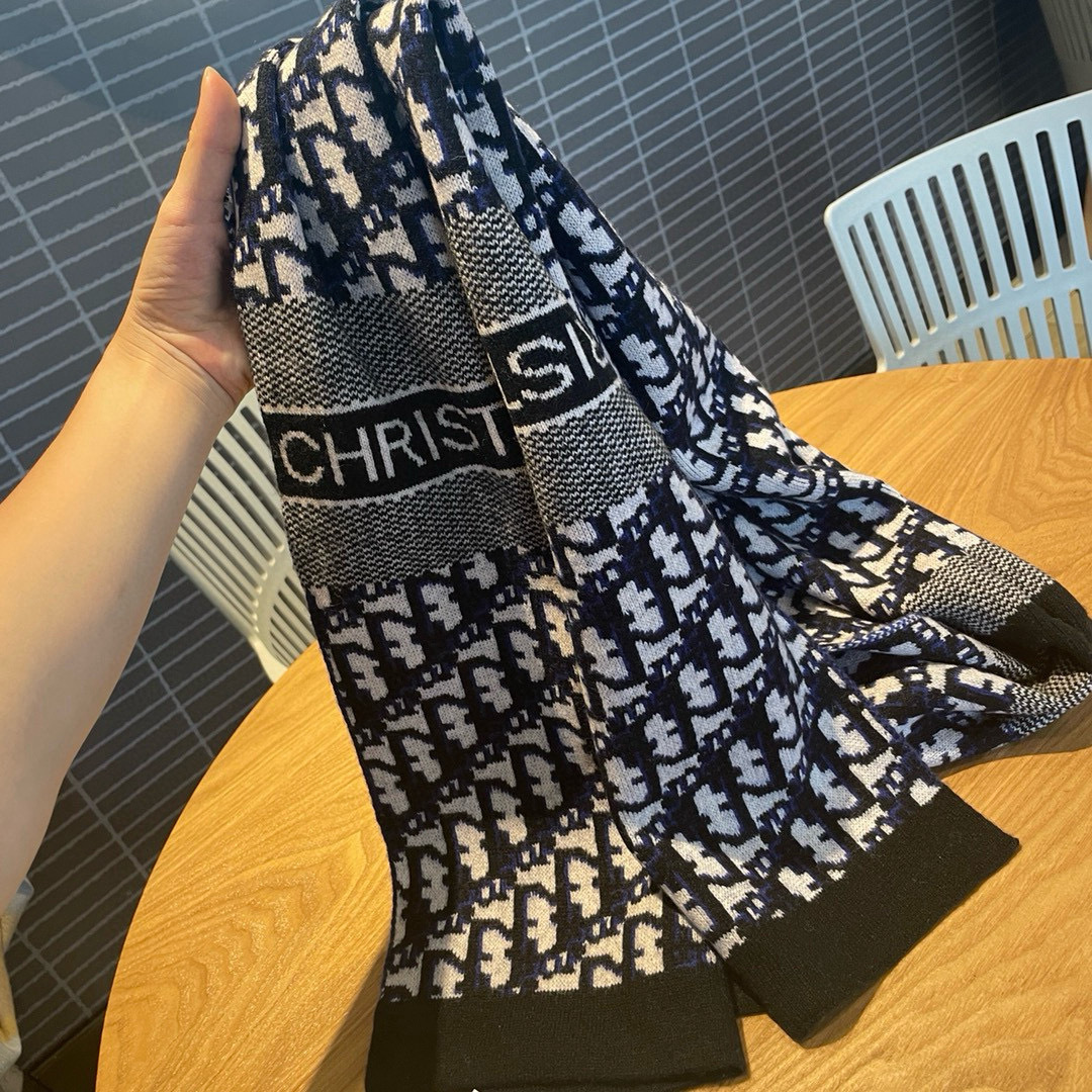 D423
