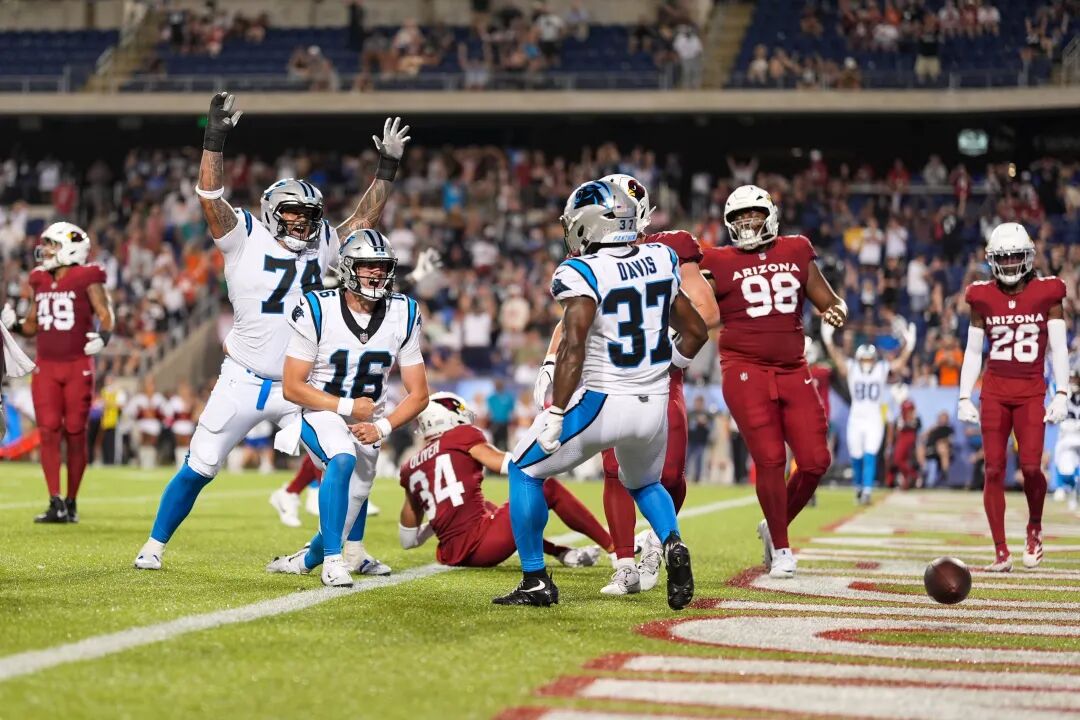 Arizona Cardinals Quarterback Throwing Against Panthers Pass Rush