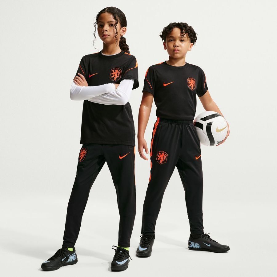 Holland Training Trousers Dri-FIT Strike World Cup 2026 - Black/Hyper Crimson Kids-League Fan Gear