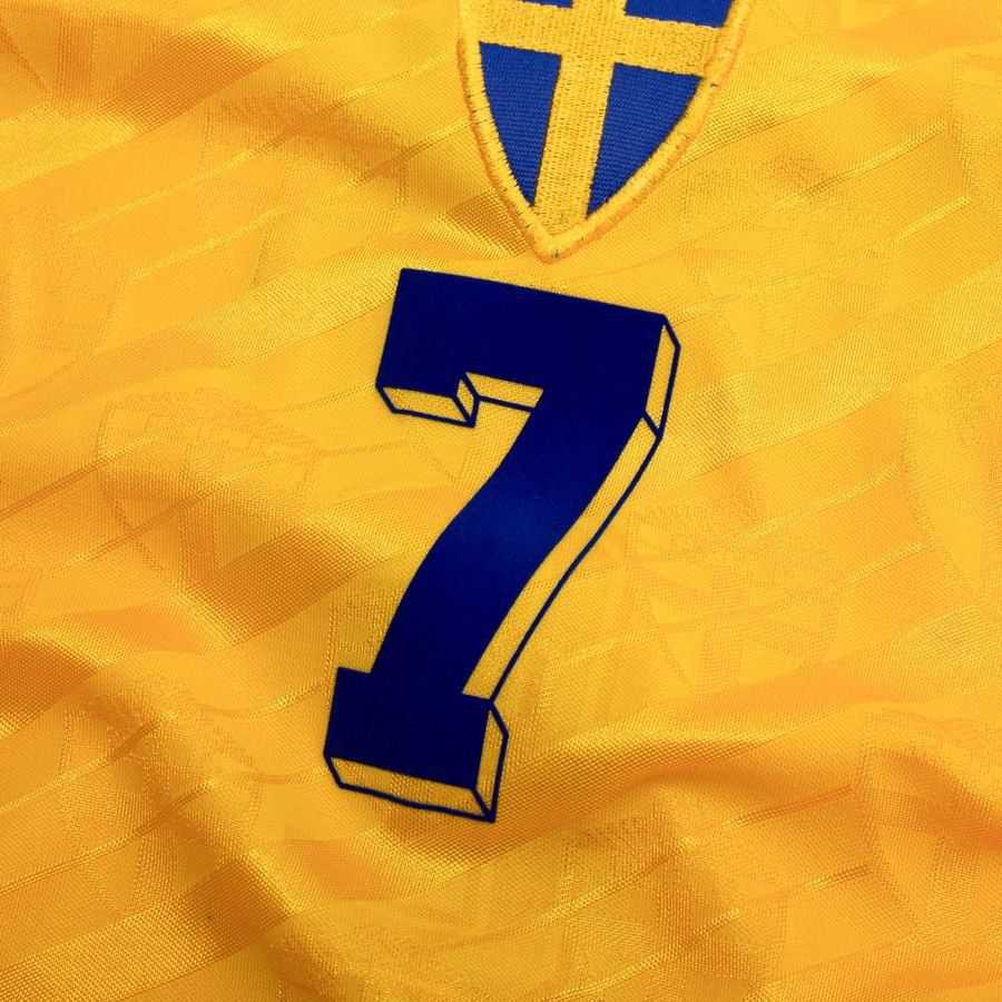 Sweden Home Shirt 1994 Size L LARSSON 7 (8/10)-League Fan Gear