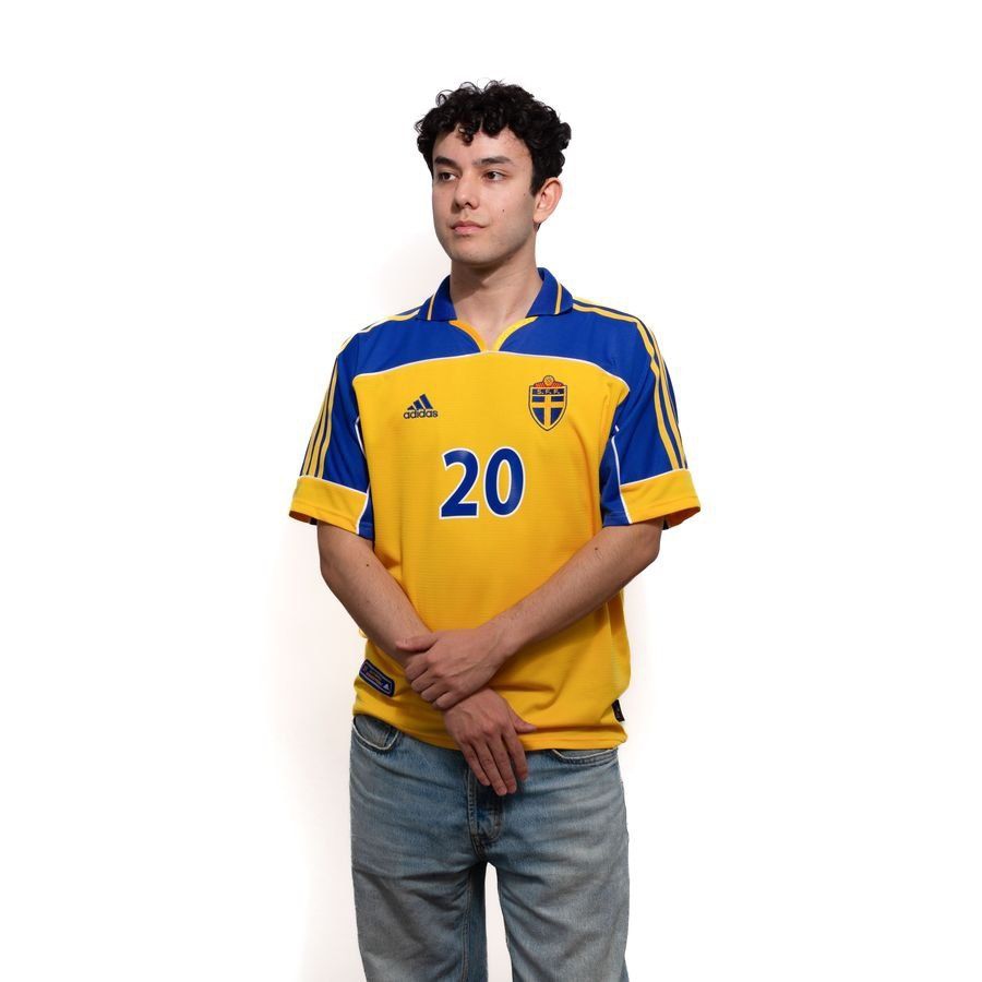 Sweden Home Shirt 2000 Size M LARSSON 20 (8/10)-League Fan Gear
