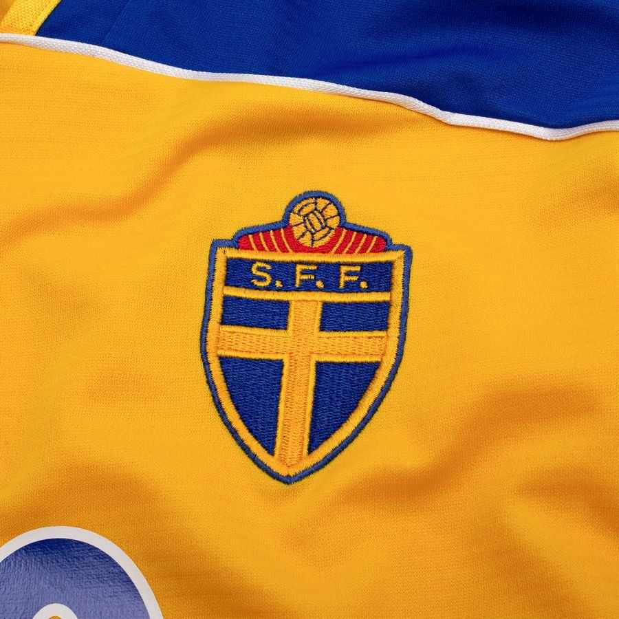 Sweden Home Shirt 2000 Size XL LARSSON 20 (8/10)-League Fan Gear