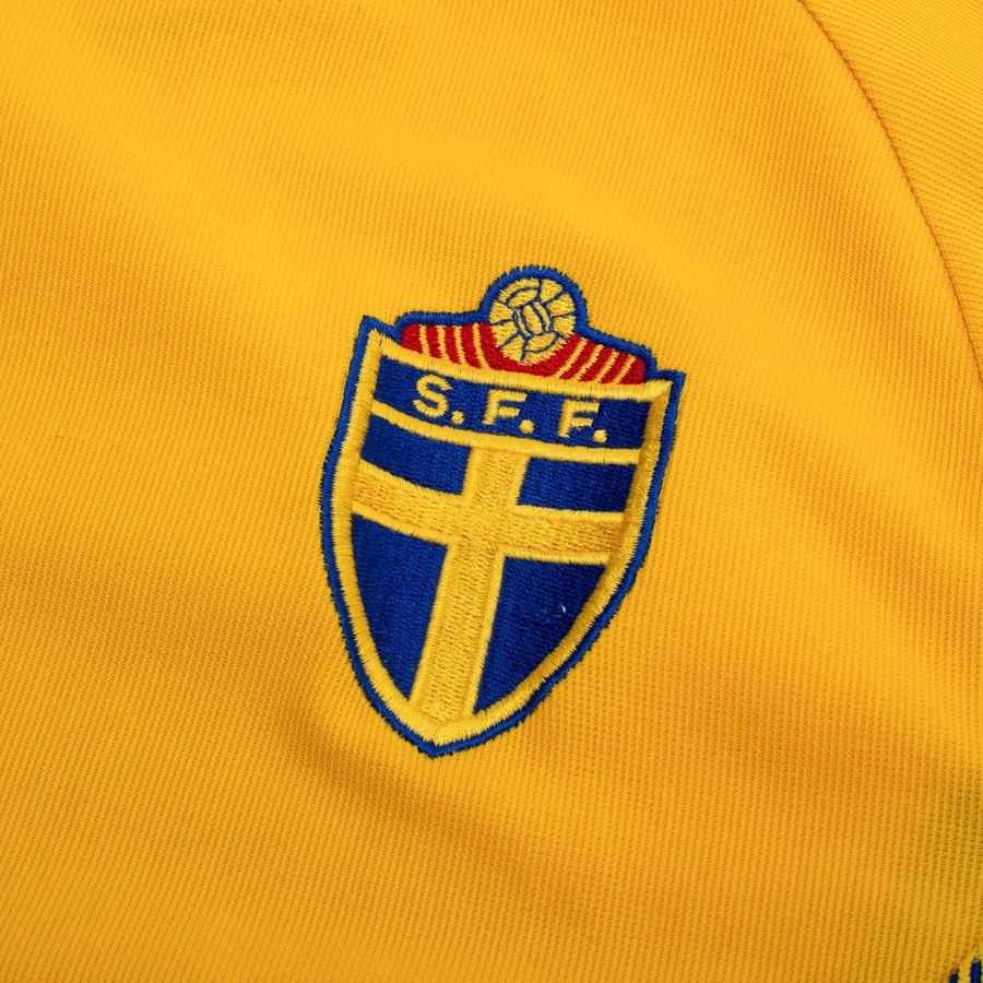 Sweden Home Shirt 2002 Size S LARSSON 11 (7/10)-League Fan Gear