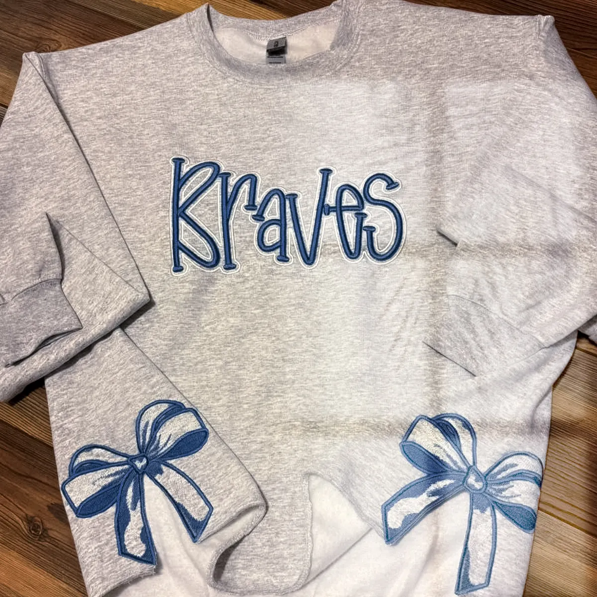 Custom Cropped 3D Puff Embroidered Sweatshirt With Side Bow – Personalized Varsity Style Top