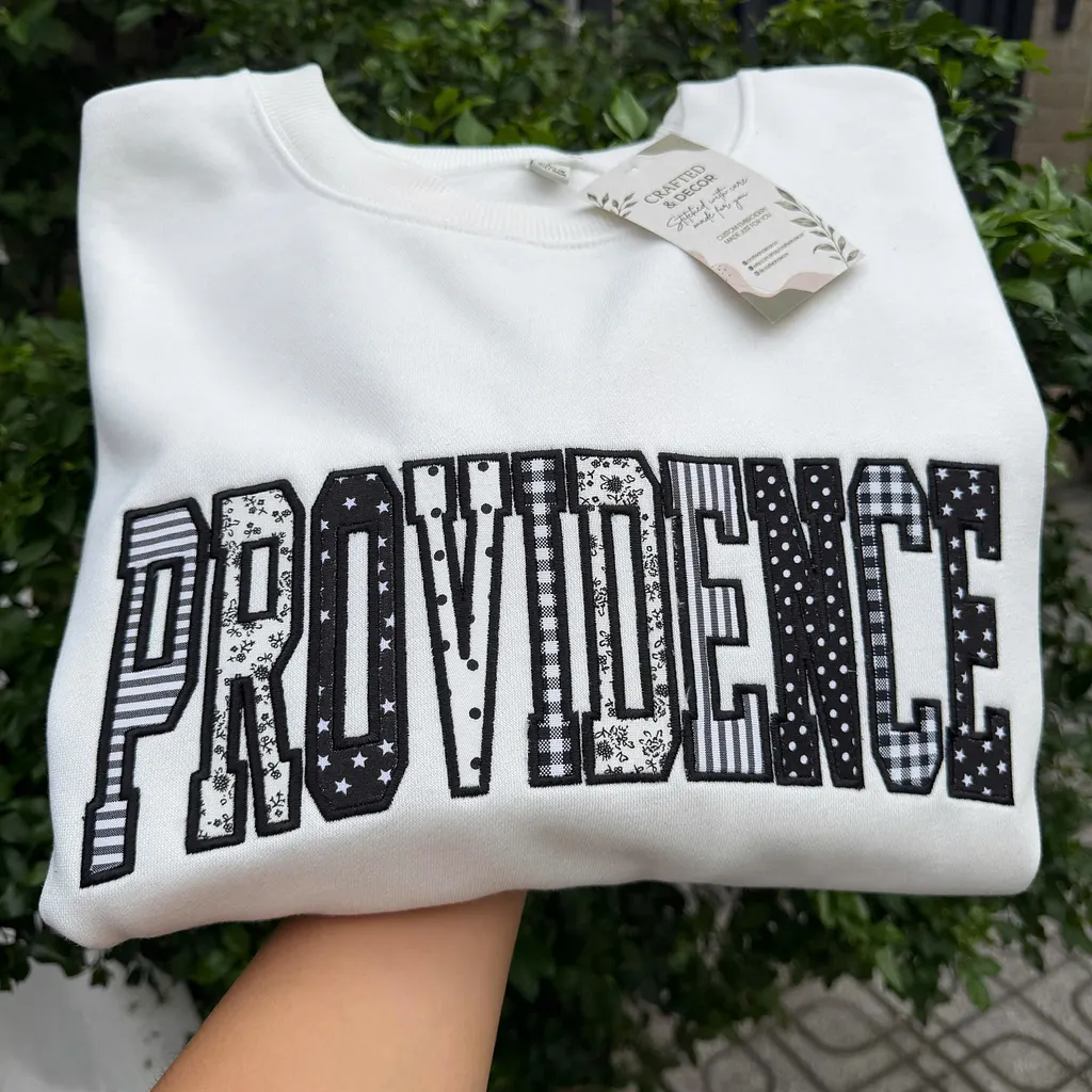 Custom Patchwork Embroidered College Appliqué Sweatshirt – Personalized Varsity Spirit Crewneck
