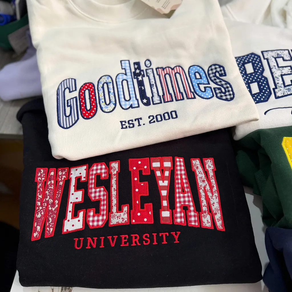 Custom Patchwork Embroidered College Appliqué Sweatshirt – Personalized Varsity Spirit Crewneck