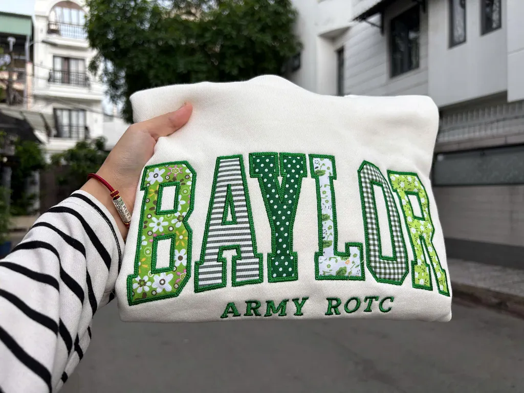 Custom Patchwork Embroidered College Appliqué Sweatshirt – Personalized Varsity Spirit Crewneck