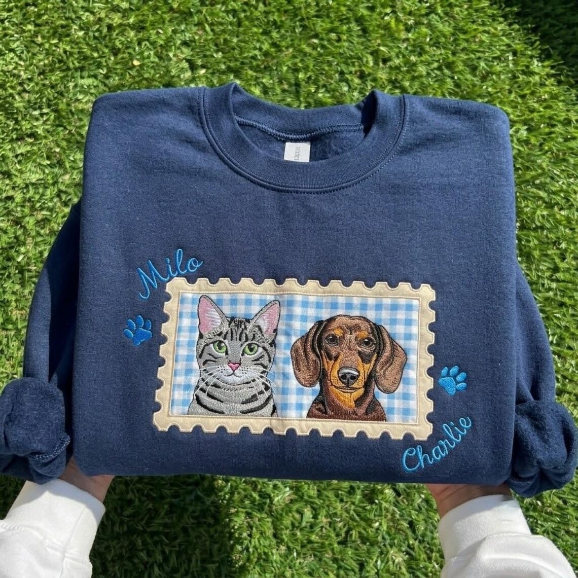 Personalized Pet Portrait Appliqué Embroidered Sweatshirt – Custom Stamp Coquette Photo Pet Crewneck
