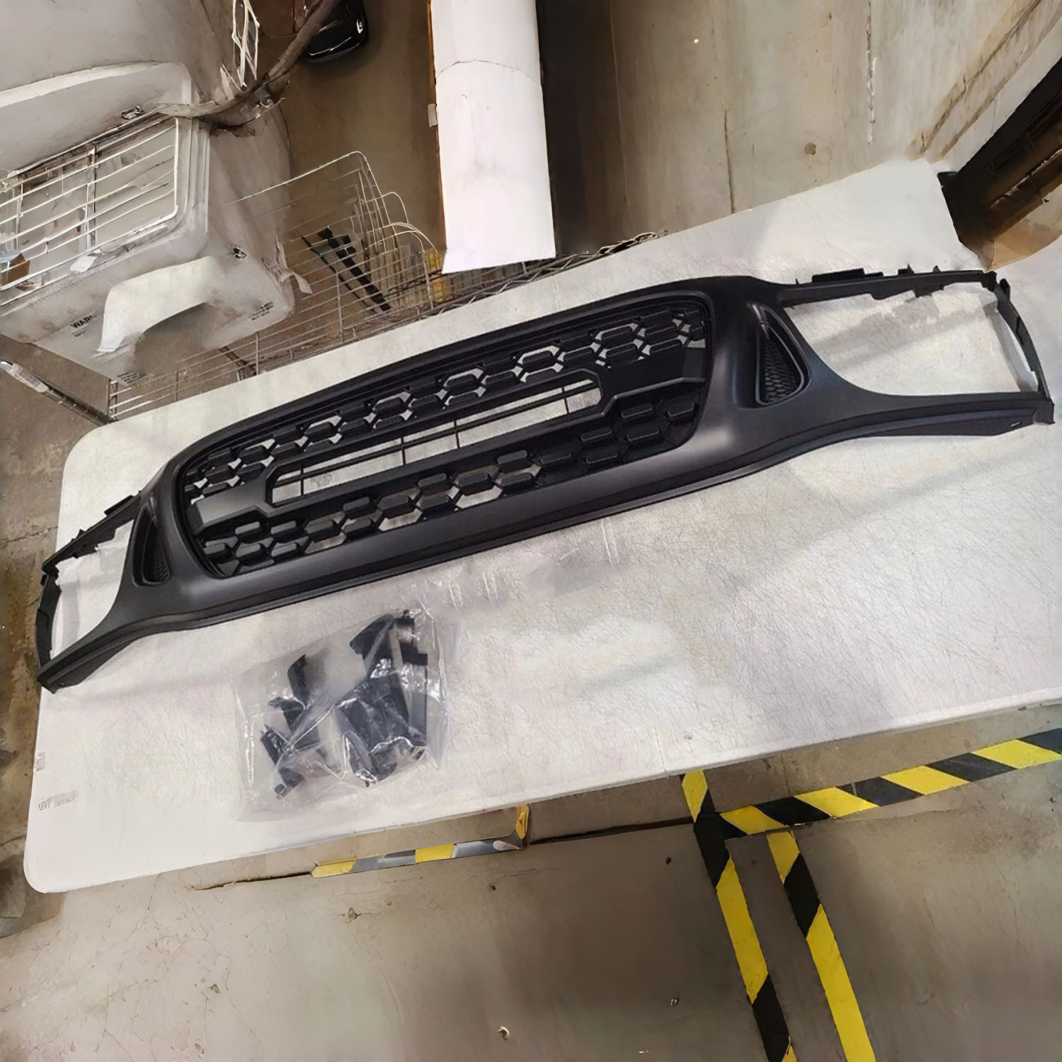 Covelta Matte Black Front Upper Grille for 2001–2004 Toyota Tacoma