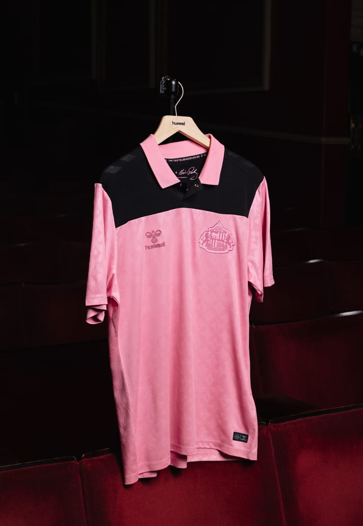 Sunderland AFC pink away supporter jersey back profile