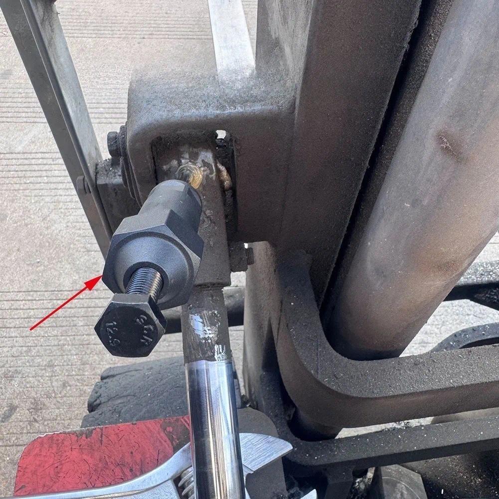 Grease fitting cleaner for excavators loaders tractors and trucks