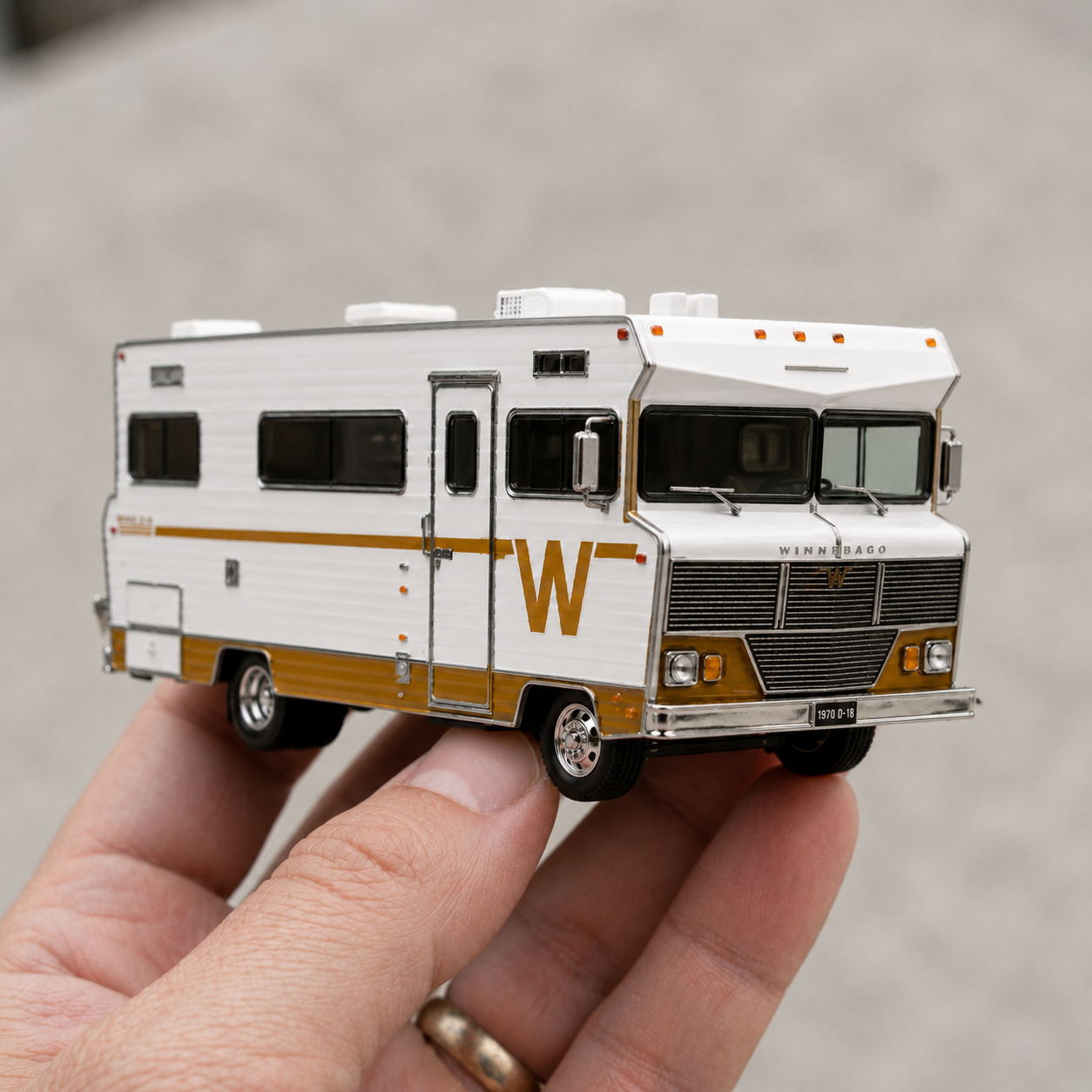 🚐✨ Vintage Adventure Legacy – 1970 Winnebago Brave D-18 Collector Car