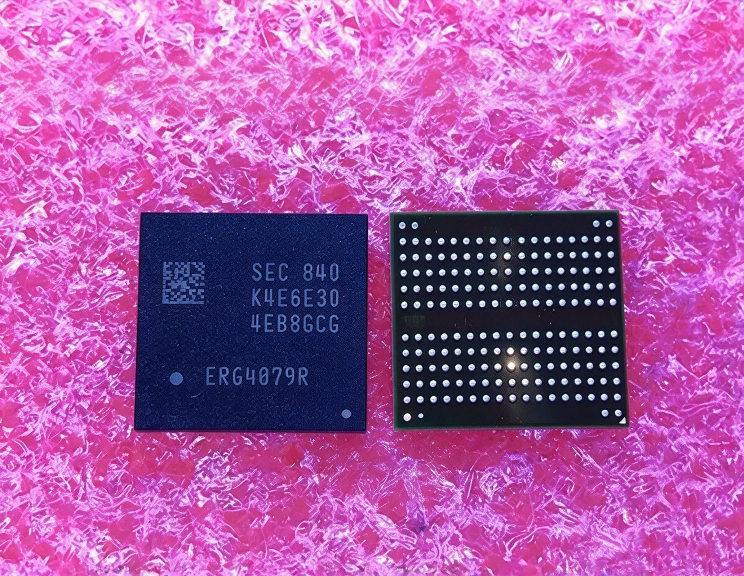 K4E6E304EB-EGCG