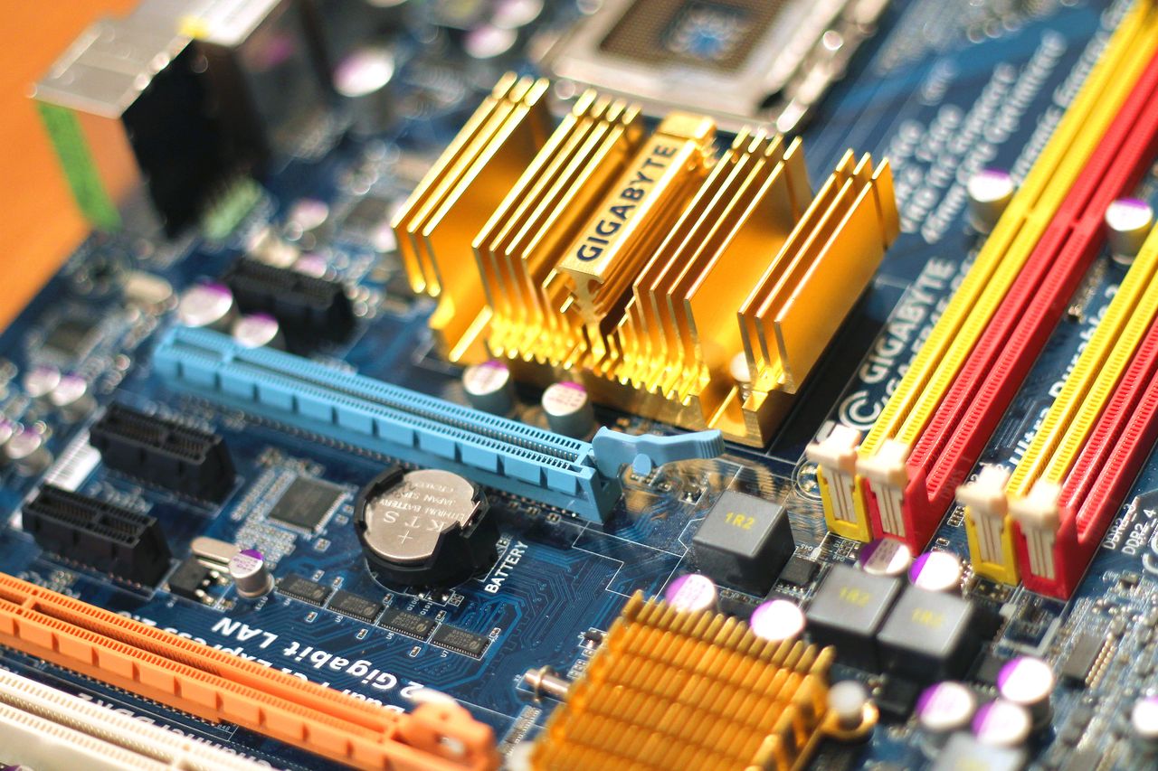 New Application for Intel Discrete GPU: Massive Xe3P Data Center GPU PCB Spotted, Equipped with Up to 160GB VRAM Brief Intro-XINGFULI