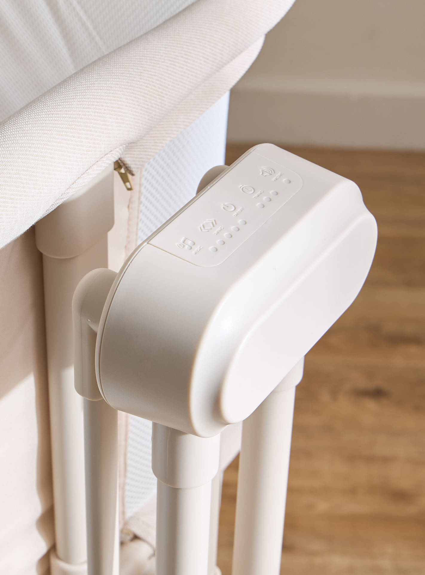 Cuna eléctrica para bebé con balanceo automático, Bluetooth, mosquitero, altura ajustable y control táctil.