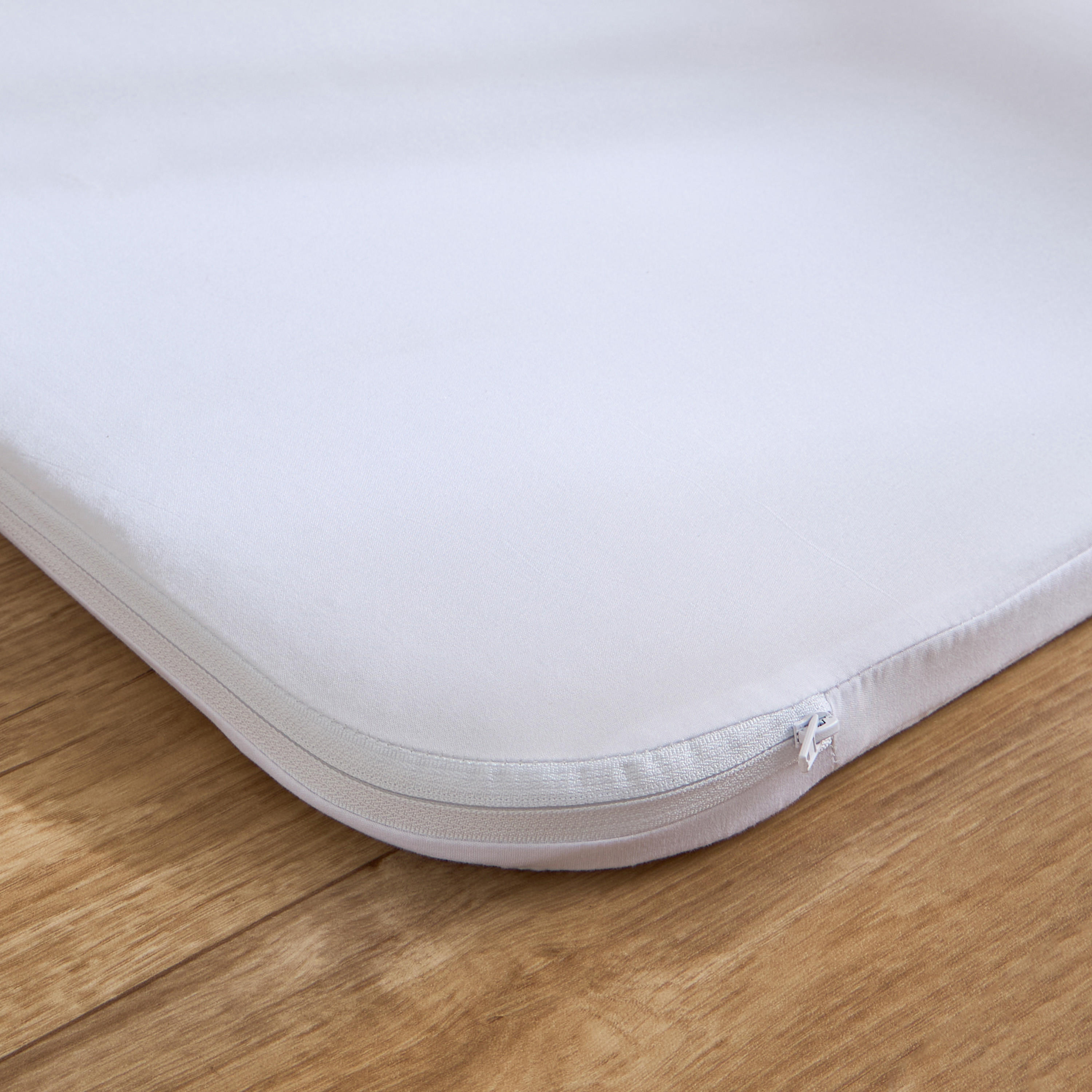 Cuna eléctrica para bebé con balanceo automático, Bluetooth, mosquitero, altura ajustable y control táctil.