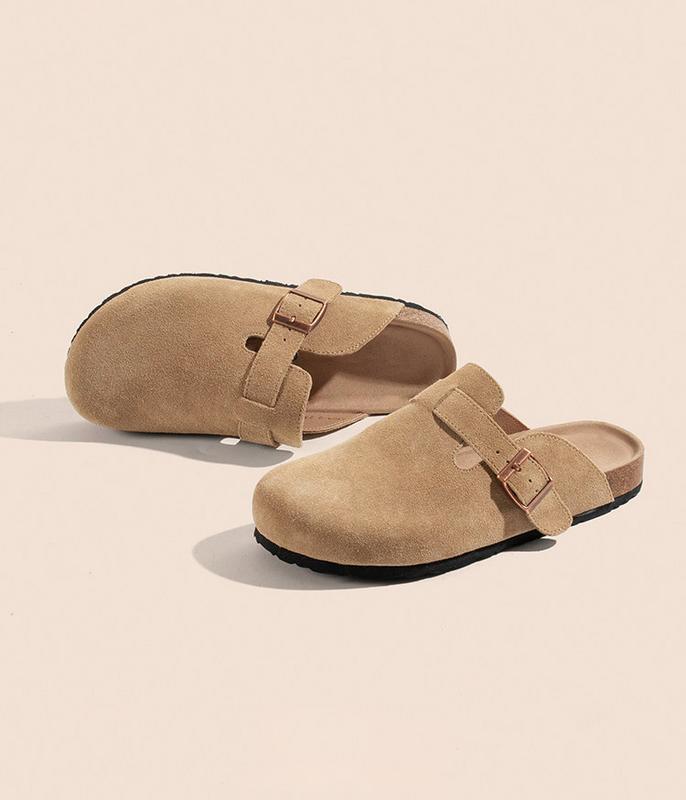 Zuecos unisex de punta cerrada. Ponte un par y siente la comodidad al instante, con ese toque relajado que te encanta. Perfectos para ir al trabajo, dar un paseo o complementar tus looks de primavera y verano.