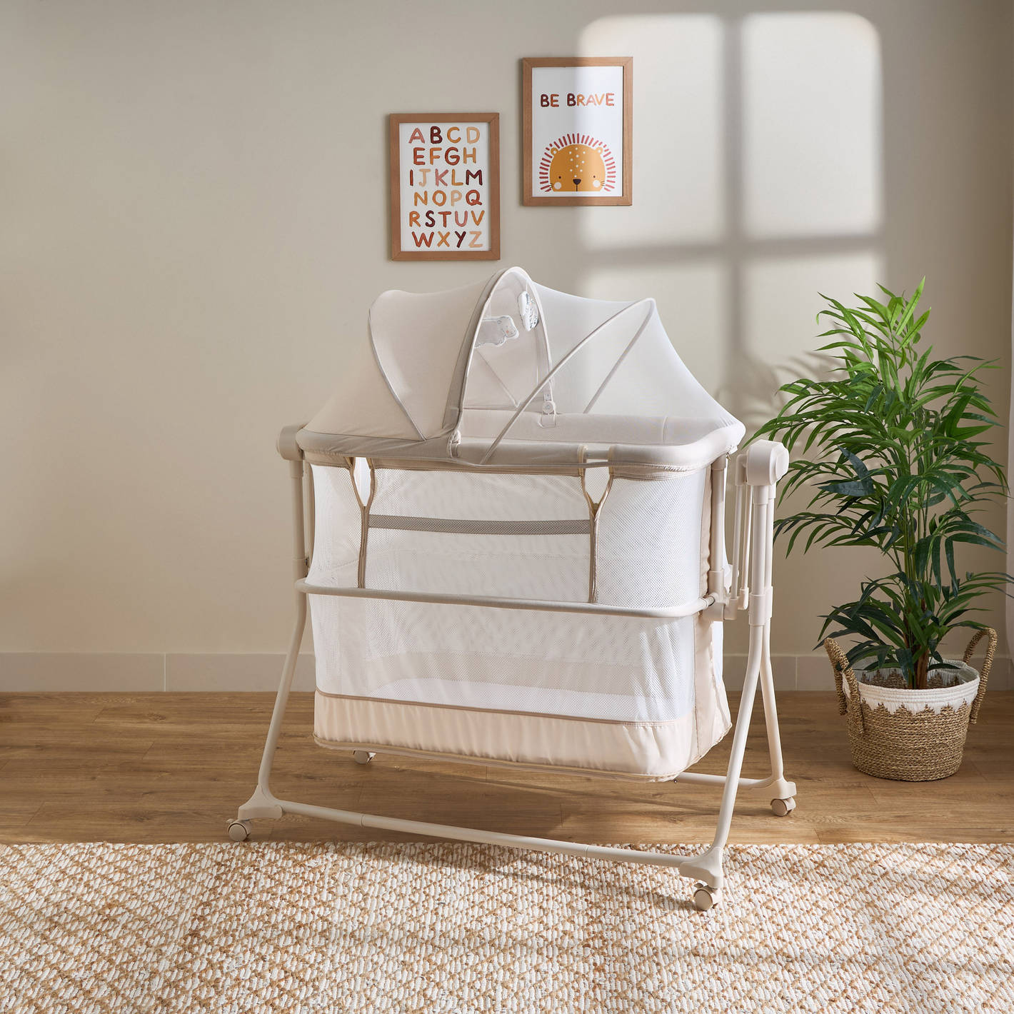 Cuna eléctrica para bebé con balanceo automático, Bluetooth, mosquitero, altura ajustable y control táctil.