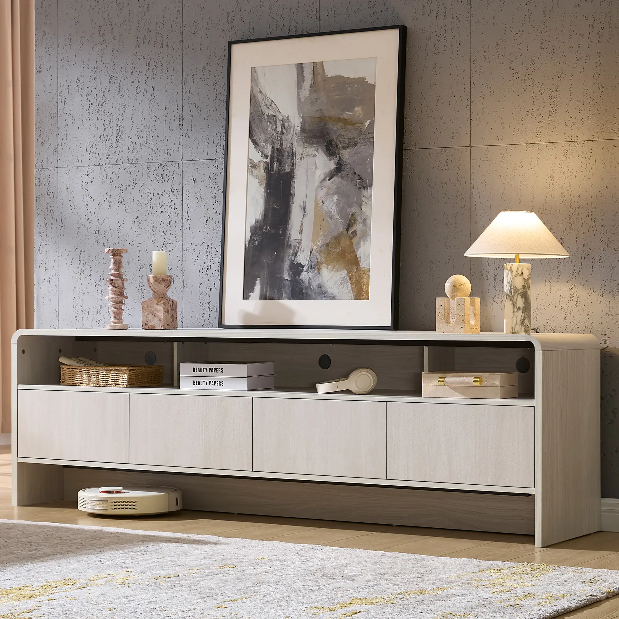 El mueble para TV moderno AMERLIFE de 70 pulgadas (compatible con televisores de hasta 80 pulgadas), fabricado en madera, presenta un diseño curvo e incluye dos armarios de almacenamiento, ideal como centro de entretenimiento multimedia para la sala de es