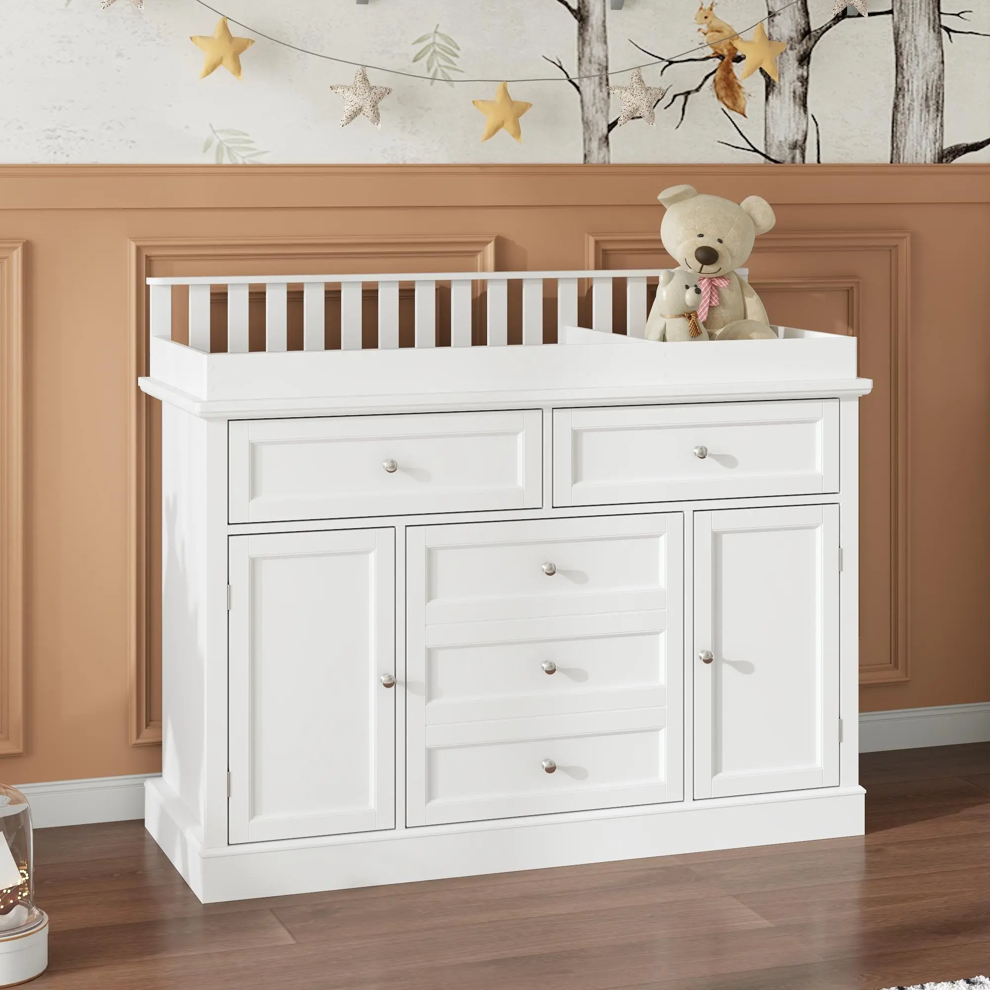Cómoda cambiador Deborah en blanco antiguo con estantes a la vista, 5 cajones a la vista y espacio para cambiador, fabricada en madera de ingeniería de alta calidad.