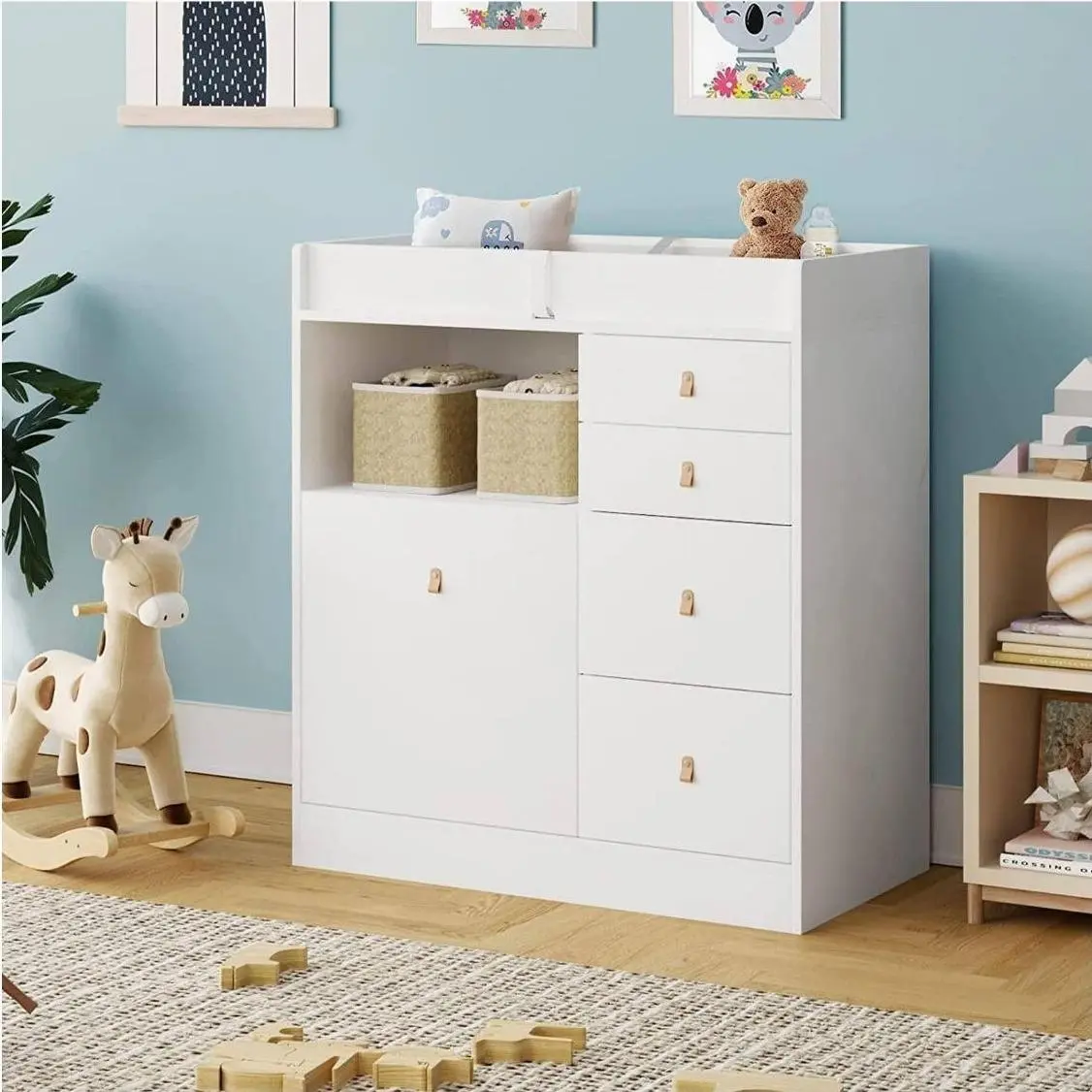 Cómoda cambiador Deborah en blanco antiguo con estantes a la vista, 5 cajones a la vista y espacio para cambiador, fabricada en madera de ingeniería de alta calidad.