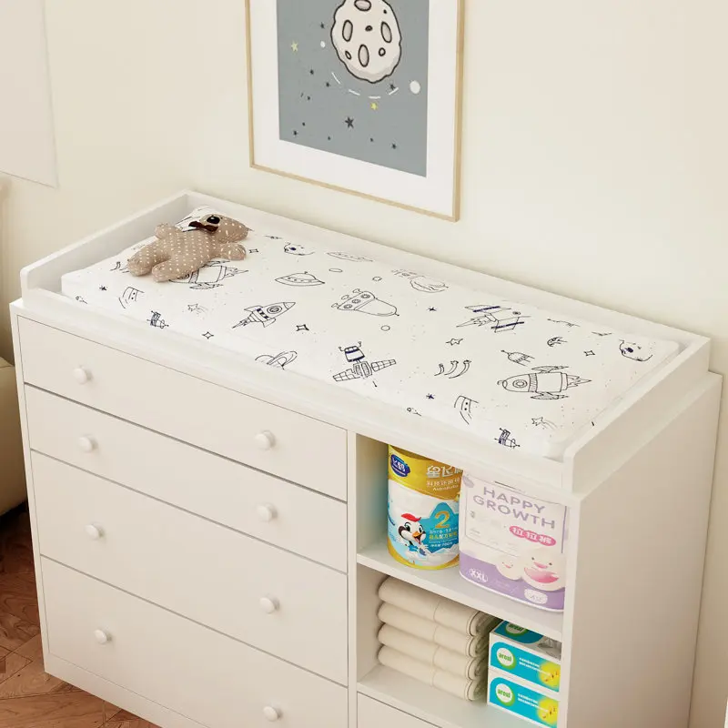 Cómoda cambiador Deborah en blanco antiguo con estantes a la vista, 5 cajones a la vista y espacio para cambiador, fabricada en madera de ingeniería de alta calidad.
