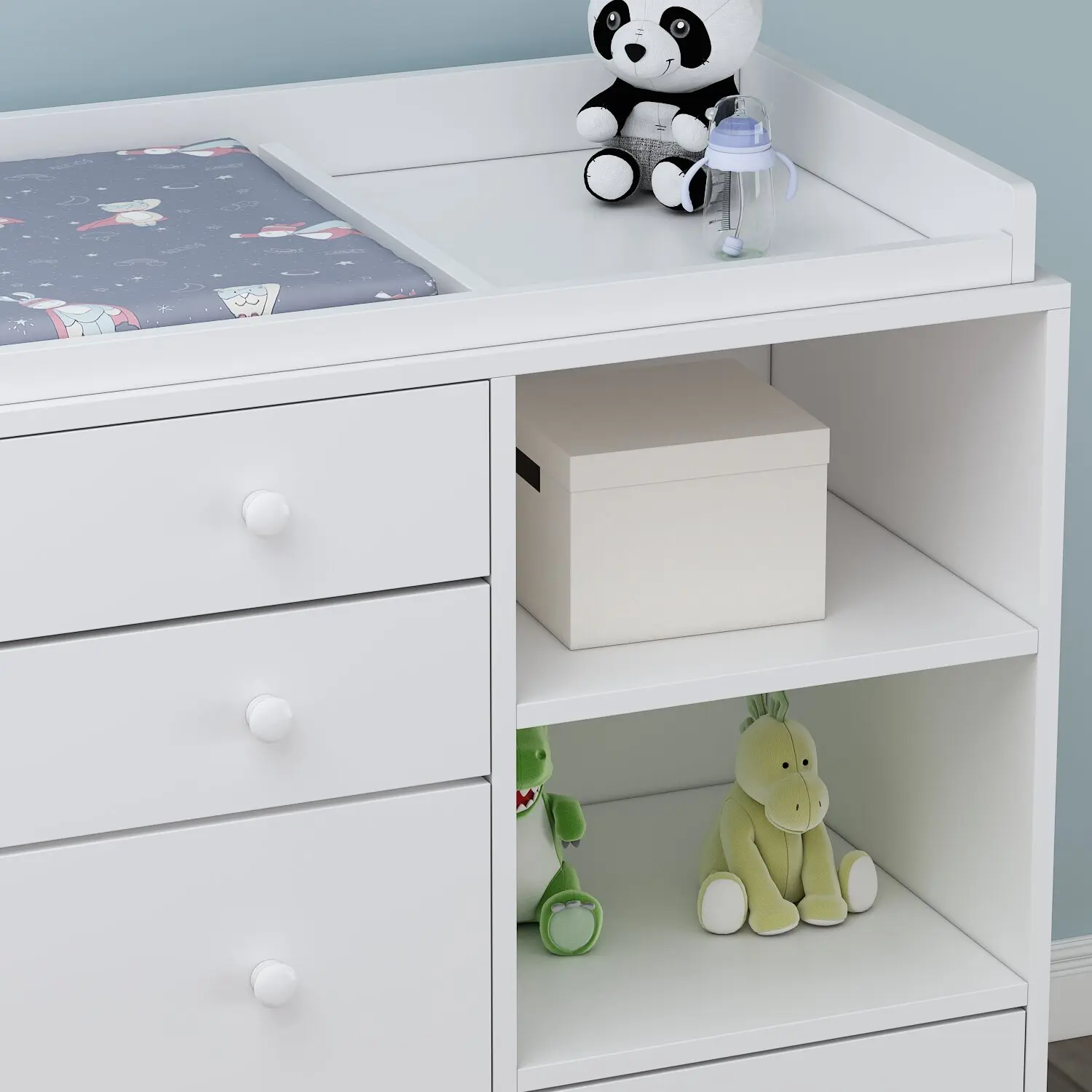 Cómoda cambiador Deborah en blanco antiguo con estantes a la vista, 5 cajones a la vista y espacio para cambiador, fabricada en madera de ingeniería de alta calidad.