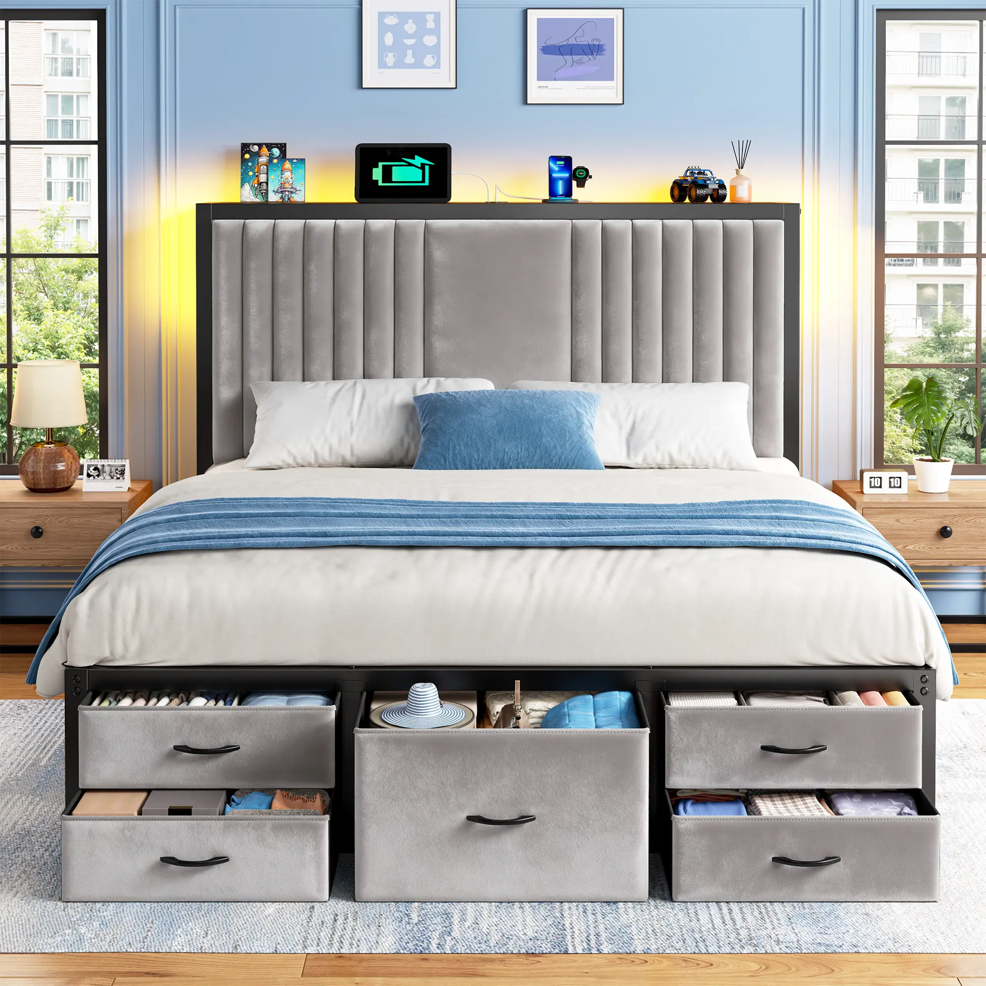 Estructura de cama moderna de metal tapizado (apta para camas King/Queen/Full) con 5 cajones de almacenamiento de tela; el cabecero integra una estación de carga y estantes con tira de luz LED; altura libre de 34 cm debajo de la cama, ideal para apartamen