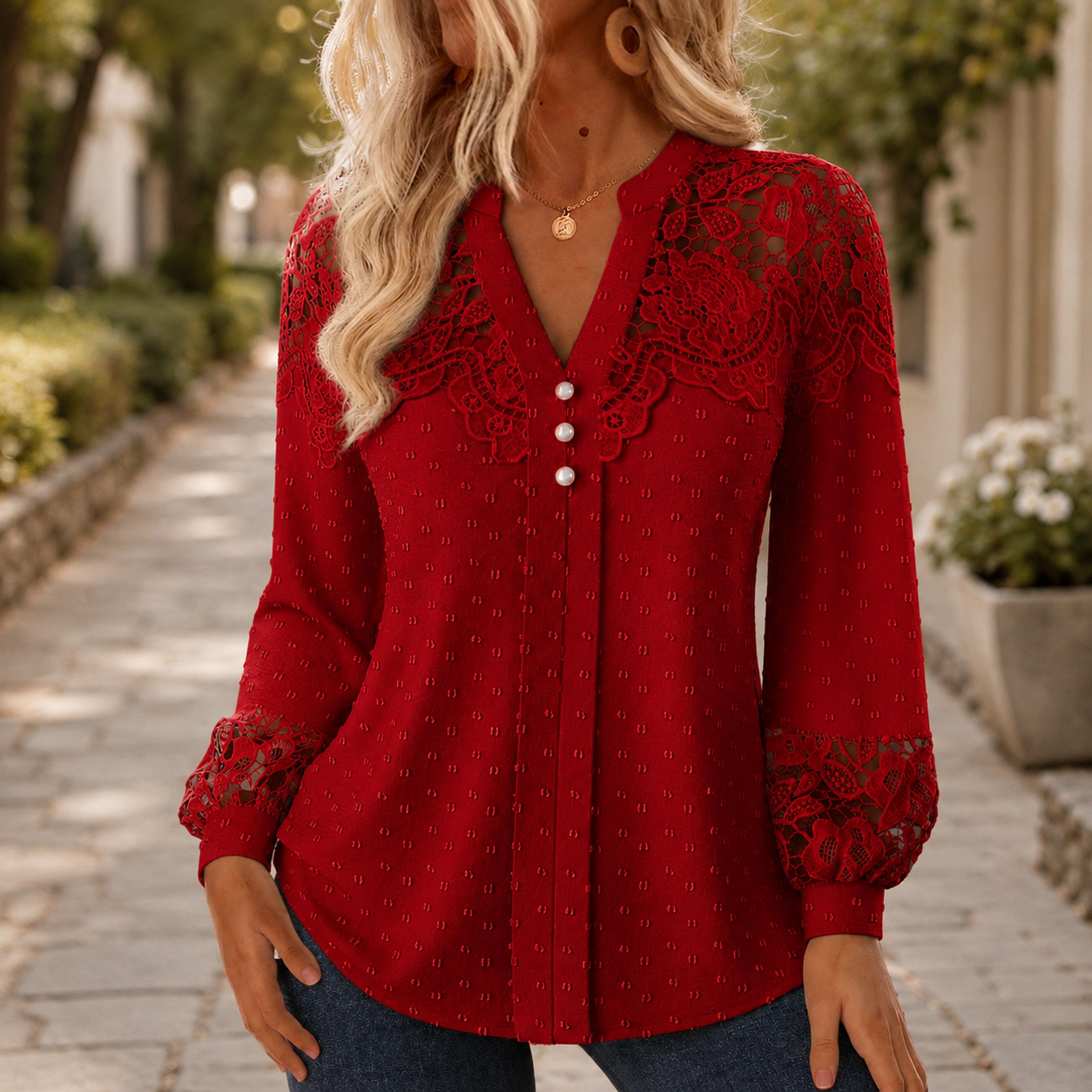 🌸Elegante Damenbluse mit floraler Spitze, V-Ausschnitt und edlen Zierknöpfen✨