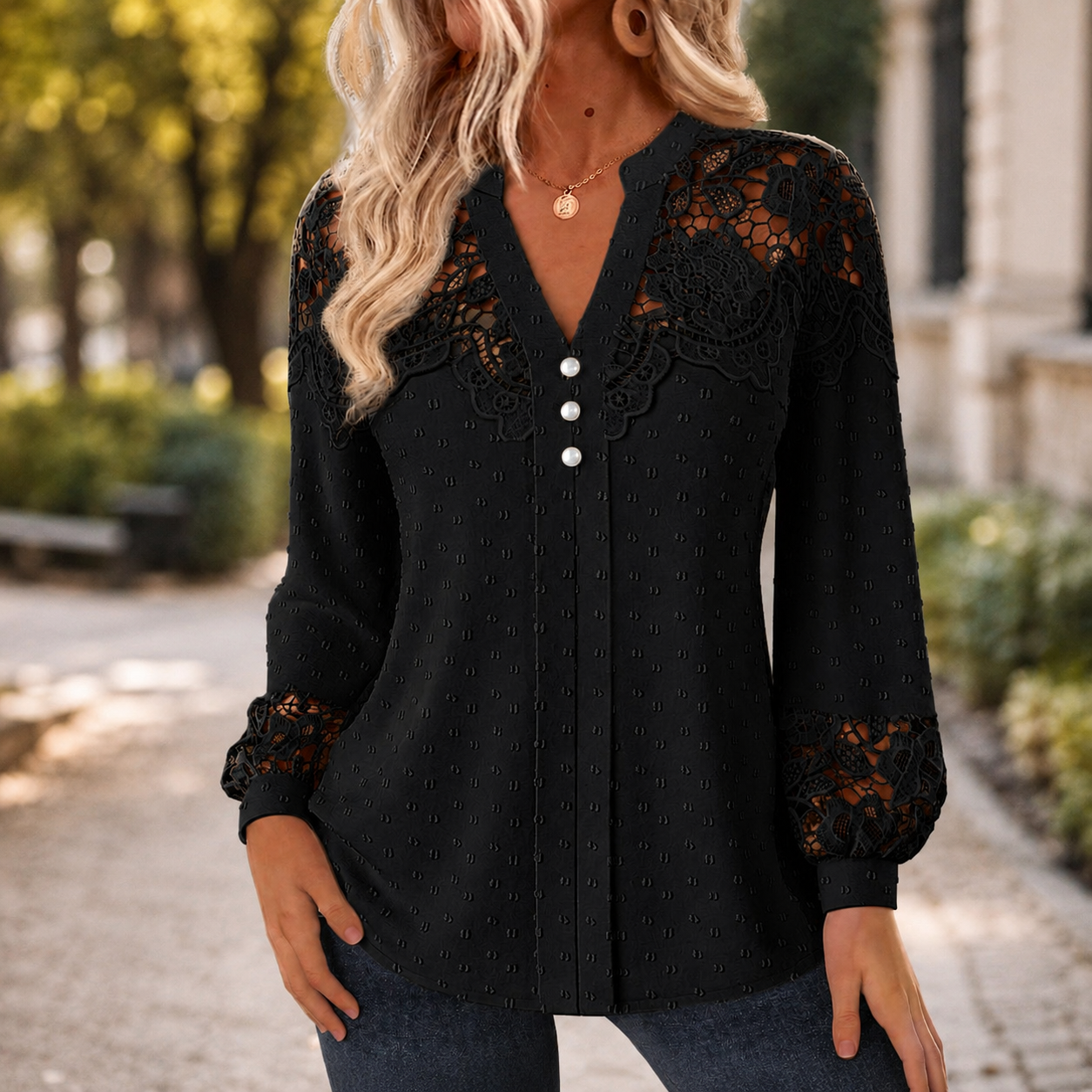 🌸Elegante Damenbluse mit floraler Spitze, V-Ausschnitt und edlen Zierknöpfen✨