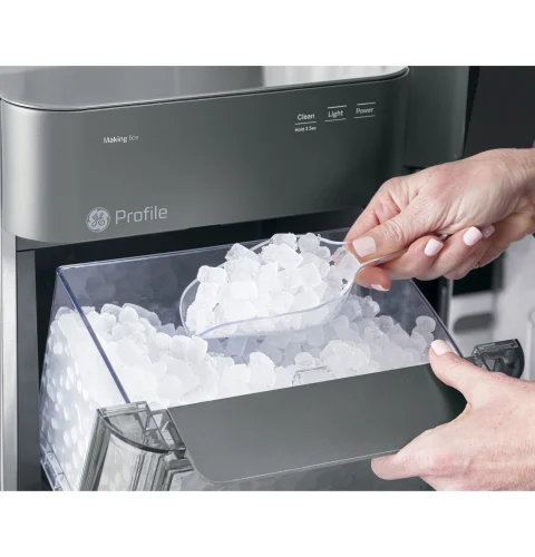 Lifestyle ice scoop