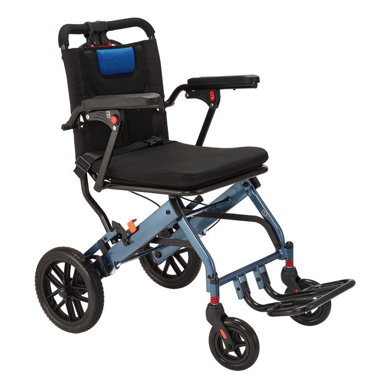 Silla de ruedas plegable liviana para personas mayores con marco de aluminio de aviación, apoyabrazos abatibles, frenos seguros y asientos espaciosos.