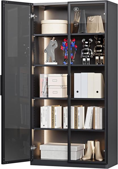 PEUKC - Vitrina con puertas de vidrio, vitrinas con 4 estantes ajustables y cerradura para el hogar, la oficina, la clínica, la despensa, requiere ensamblaje, negro, color madera