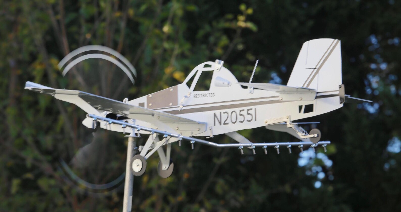 Agricultural Airplane Wind Spinner — Outdoor Farm-Inspired Decor That Moves With the Wind