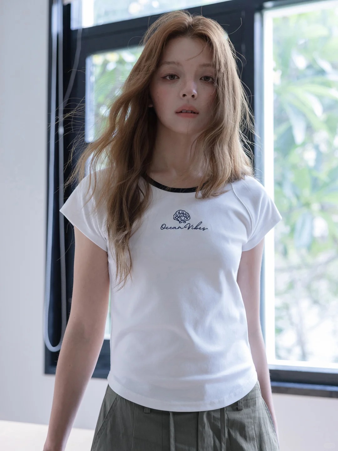 White short-sleeved top with contrasting collar