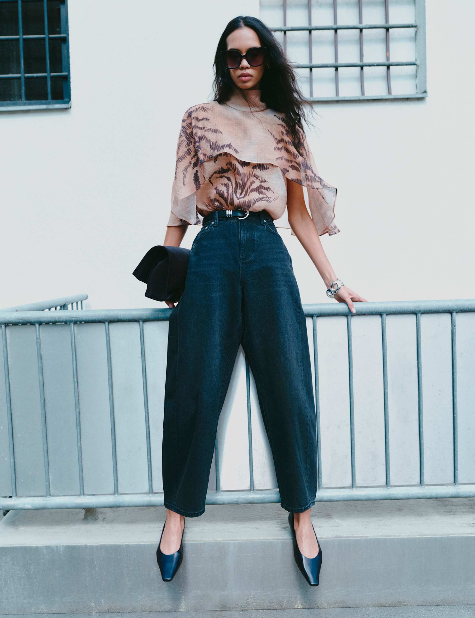 Mid Rise Barrel Jeans