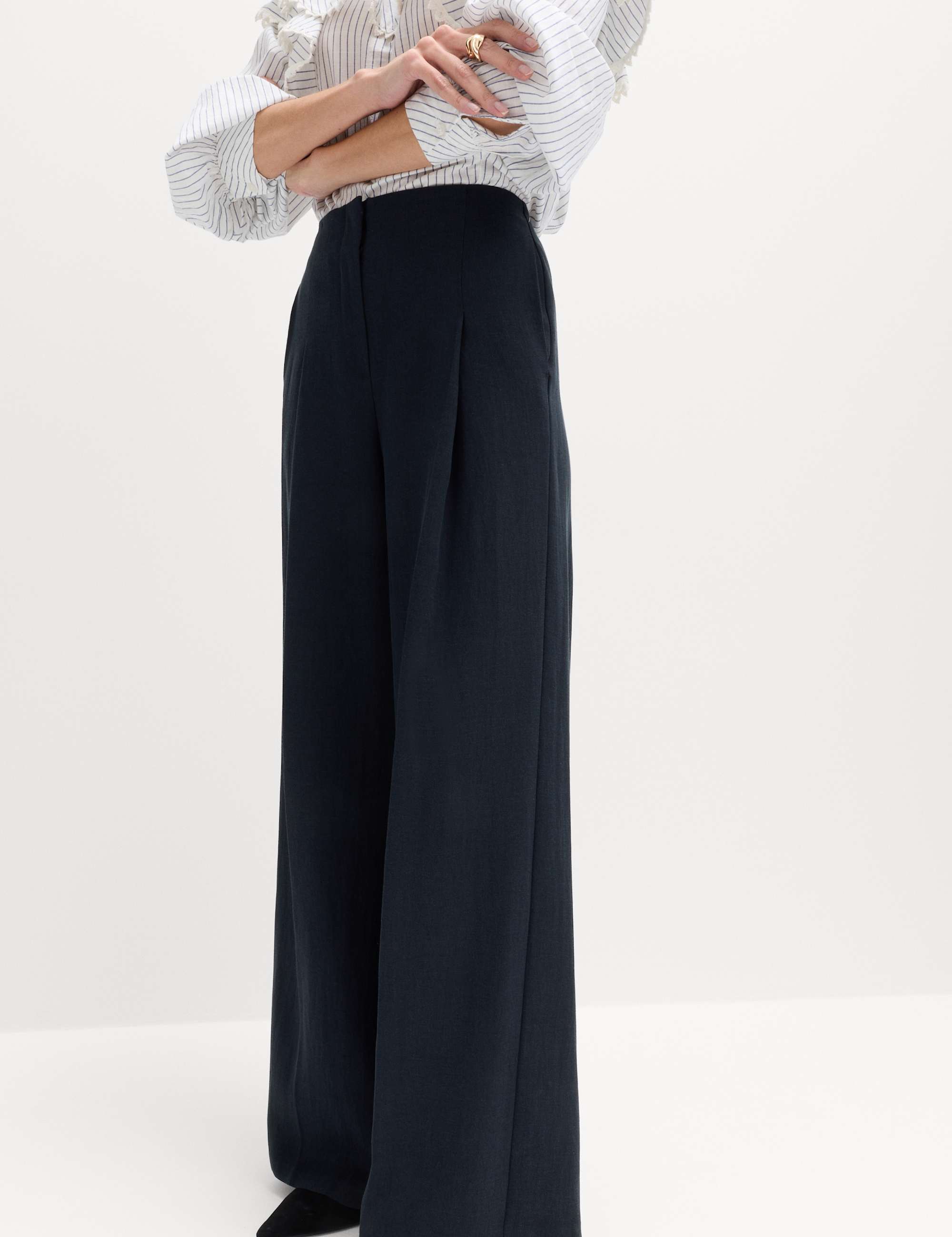Single Pleat Wide Leg Trousers with Linen