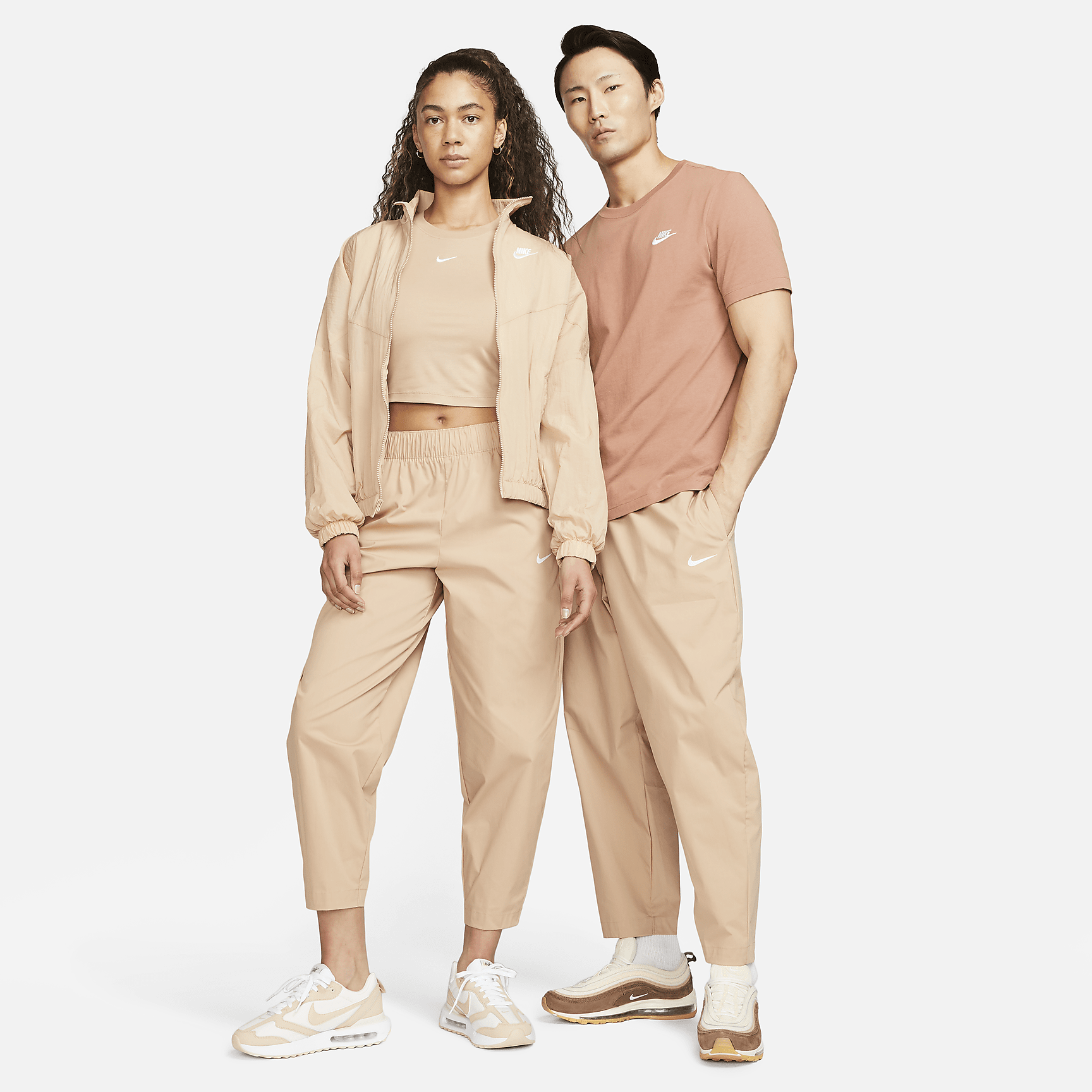Sportswear Essential - Women's High-Rise Curve Pants