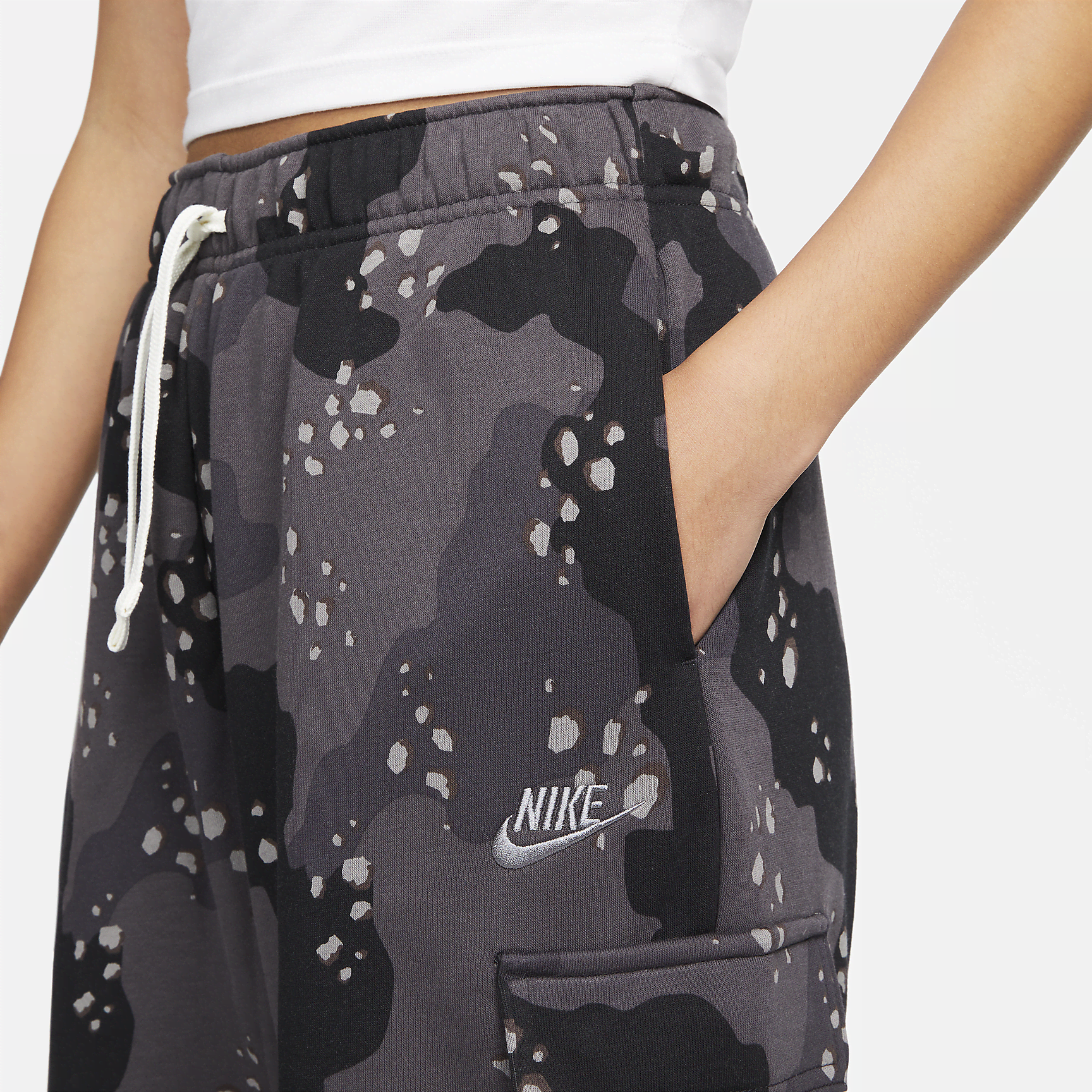 Sportswear Club Fleece - Women's Mid-Rise Cargo Pants