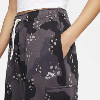Sportswear Club Fleece - Women's Mid-Rise Cargo Pants