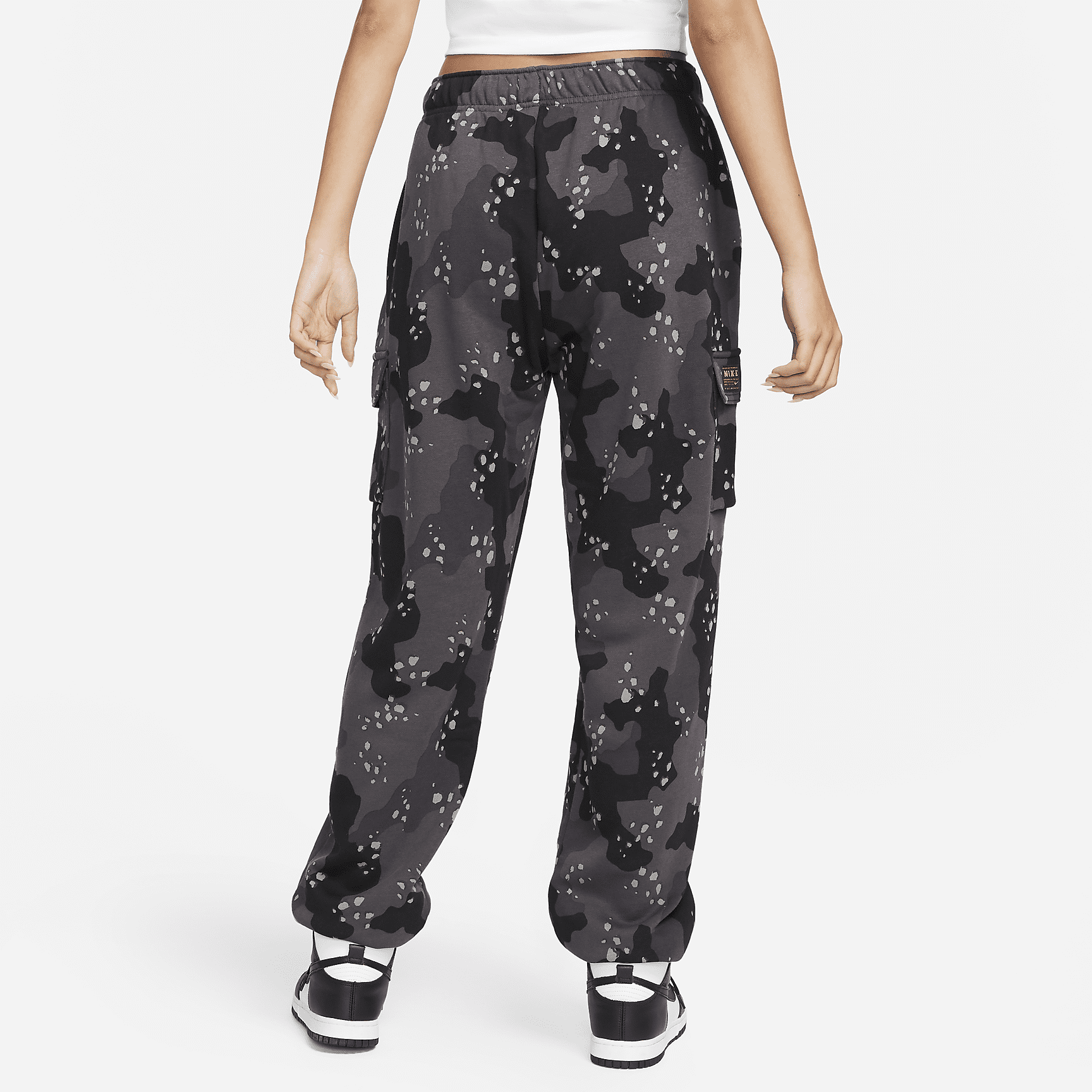 Sportswear Club Fleece - Women's Mid-Rise Cargo Pants
