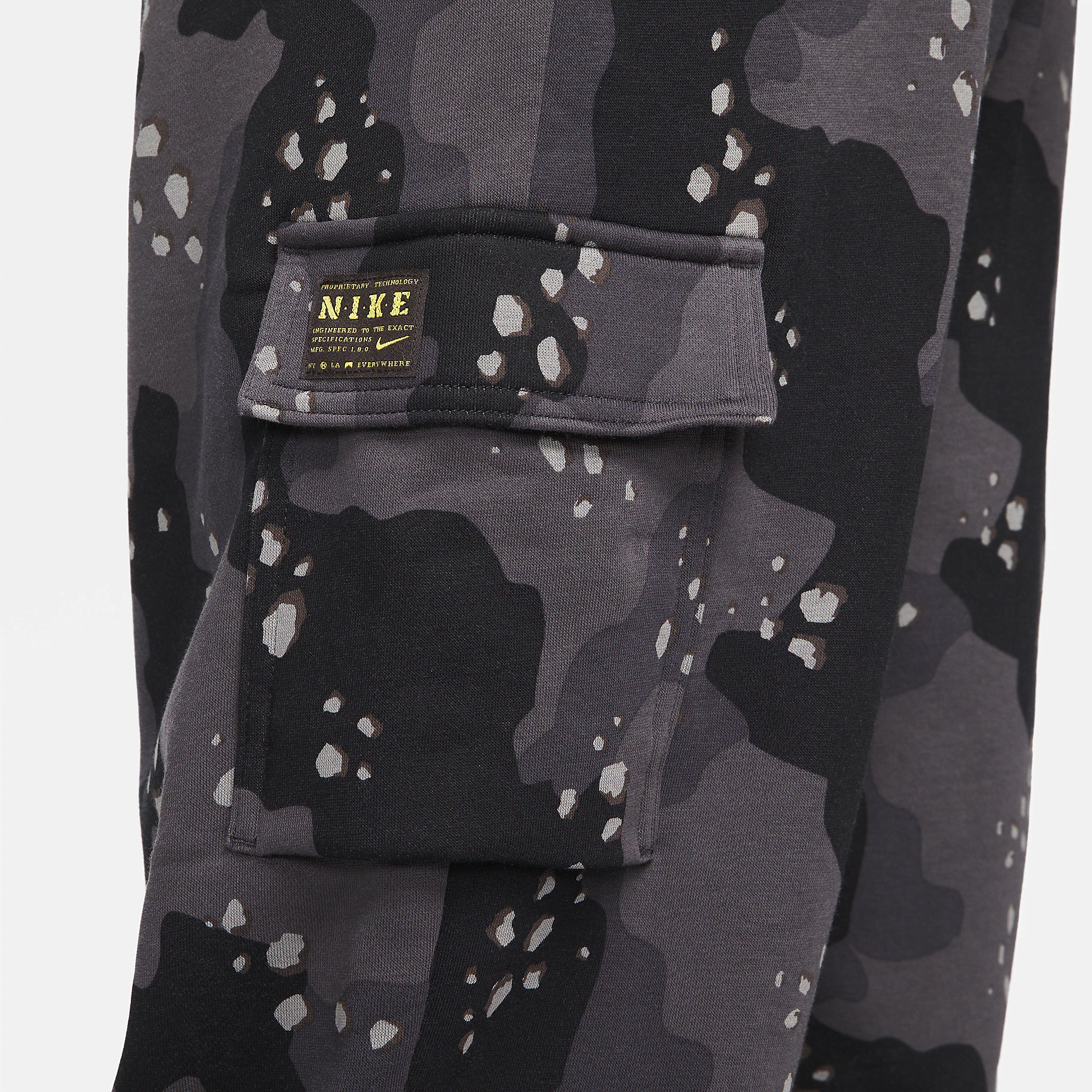 Sportswear Club Fleece - Women's Mid-Rise Cargo Pants