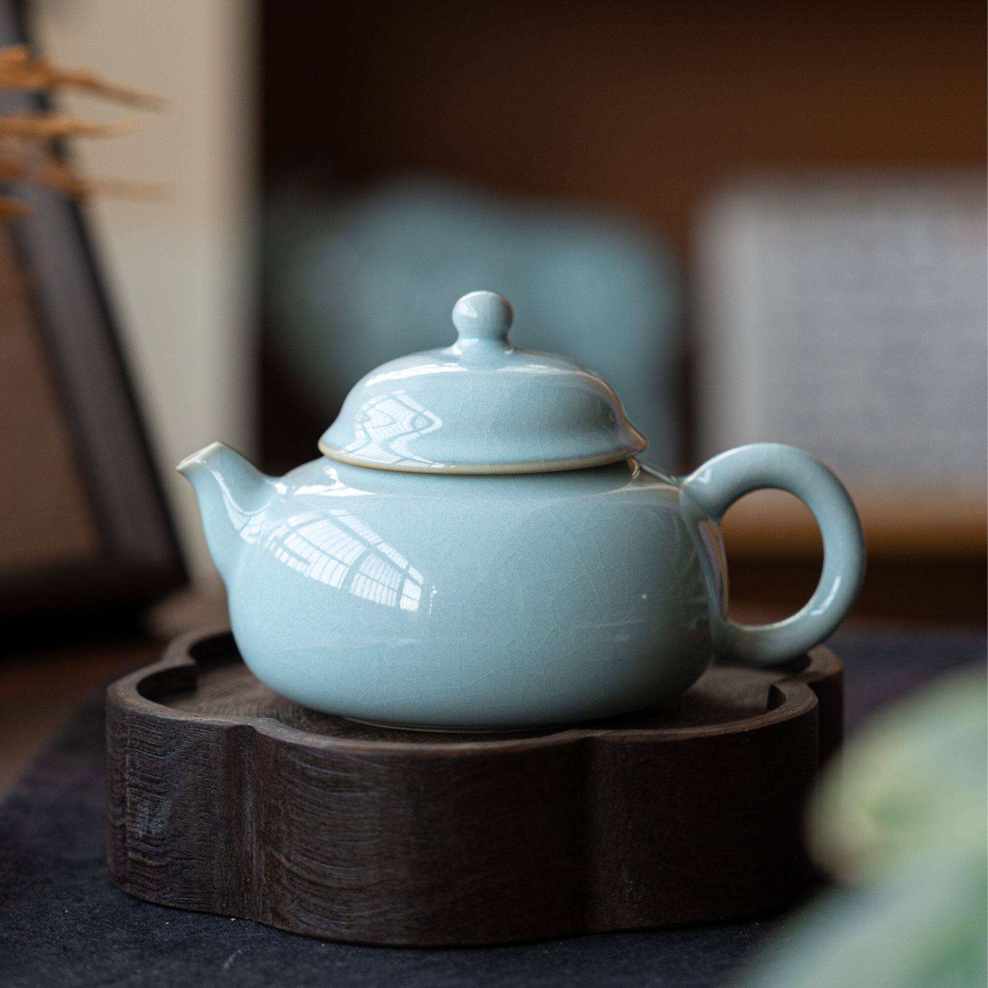 01 63e06c53 cf87 4905 8285 3f38b3f65c43 – Ru Porcelain Sky-Blue Glaze Crackle Pattern Teapot 200ml by Kungfuyang