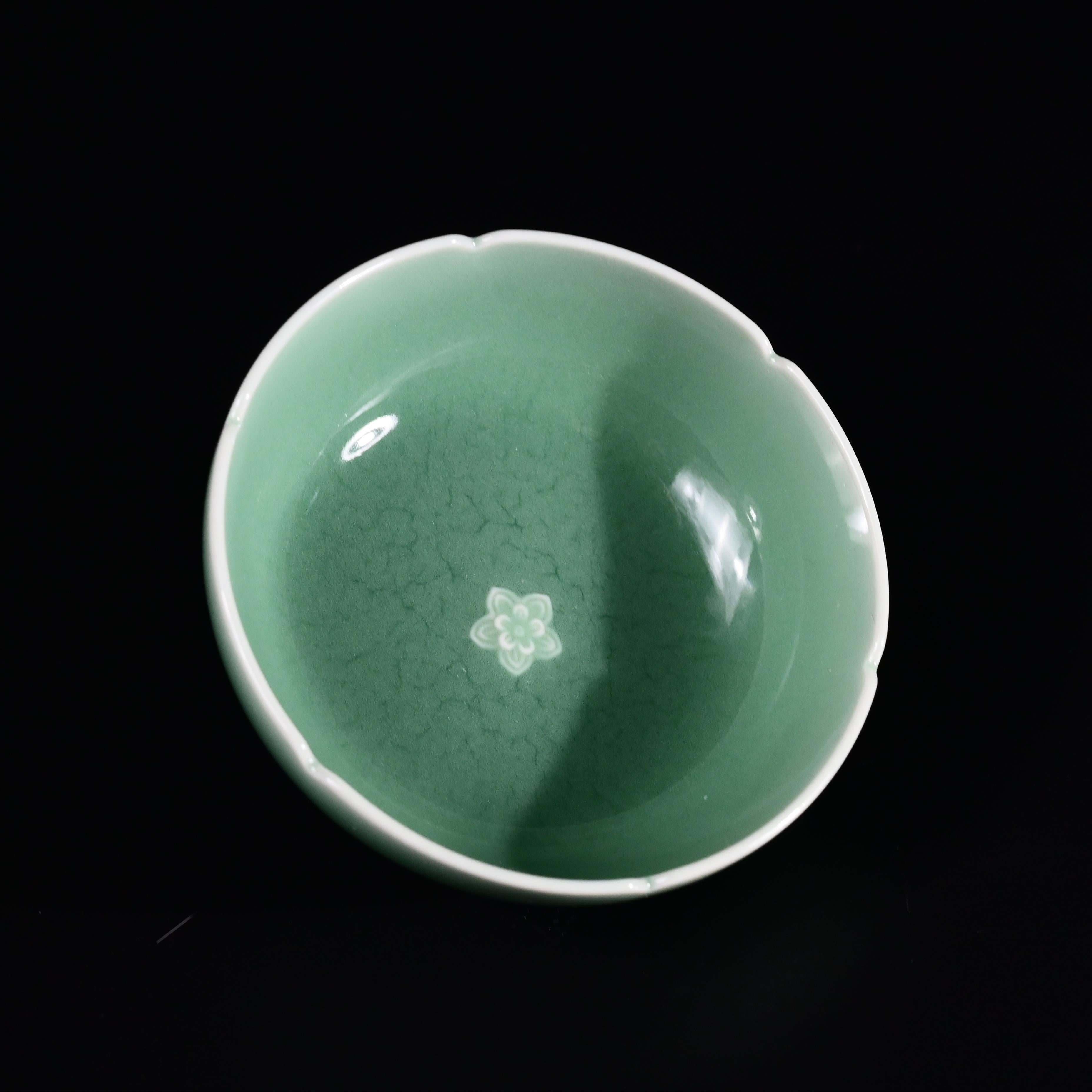 Kungfuyang Longquan Celadon Plum Blossom Hand-carved Pattern Host Teacup, product view 2