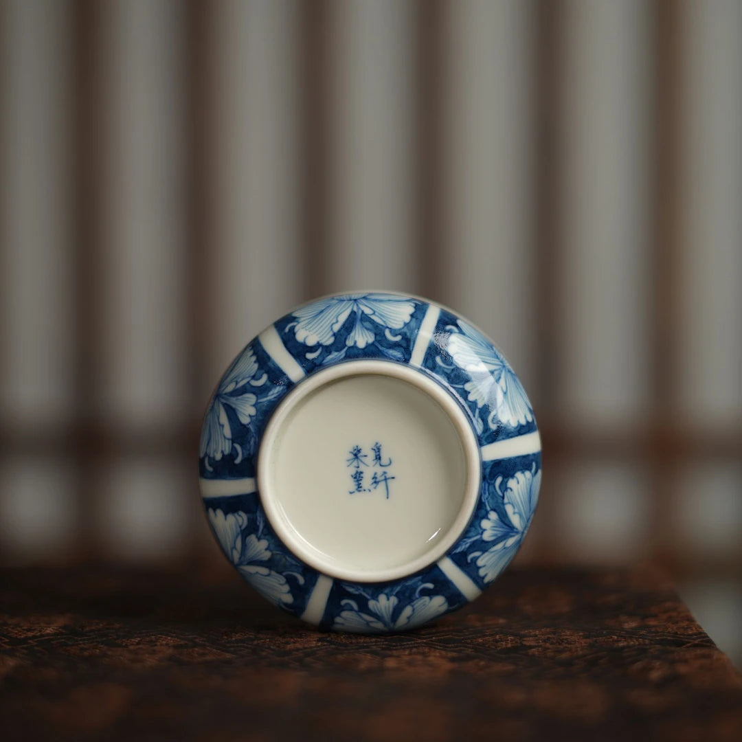 Kungfuyang Antique-Style Blue-and-White Peony Teacup 100ml, product view 7