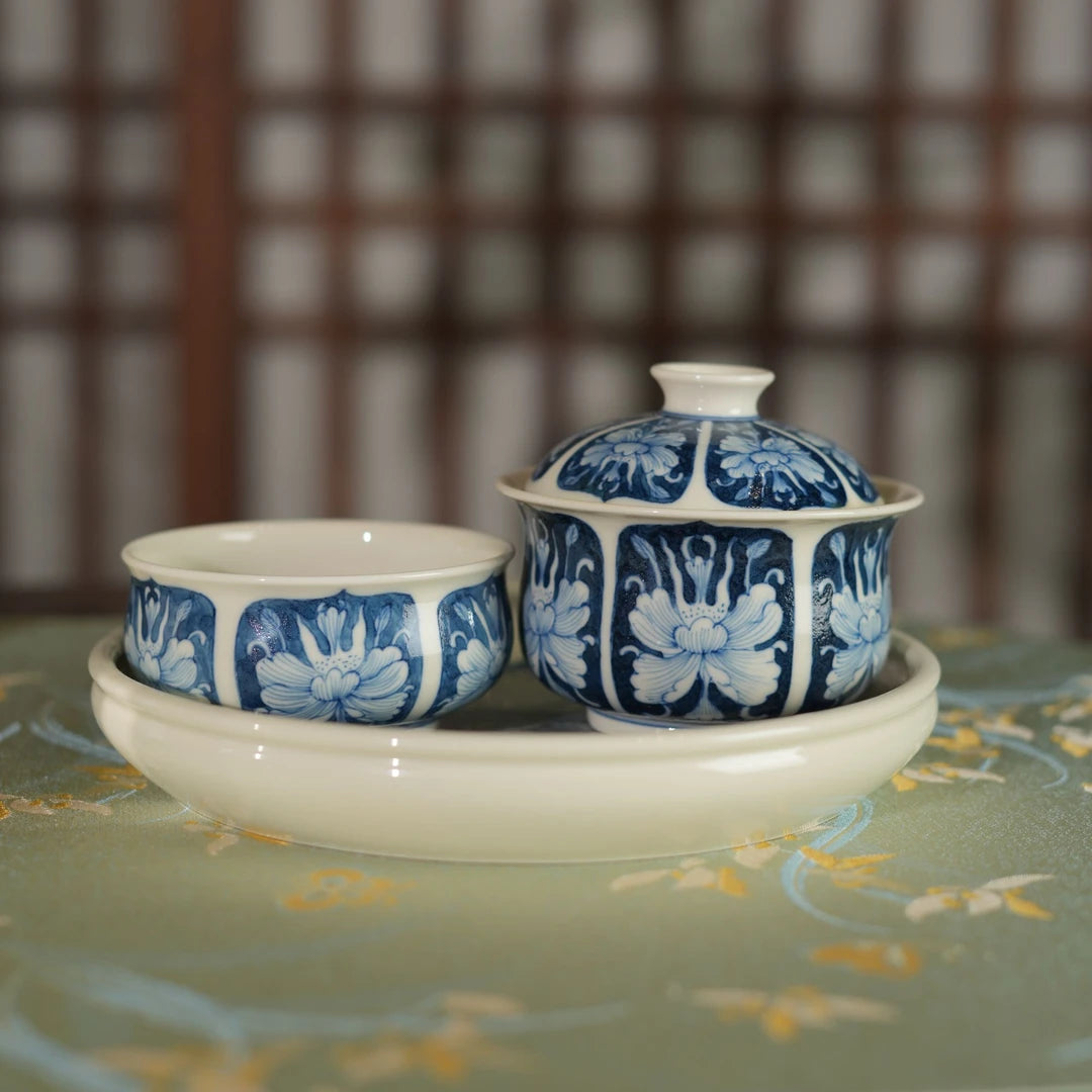 Kungfuyang Antique-Style Blue-and-White Peony Gaiwan 140ml, product view 7
