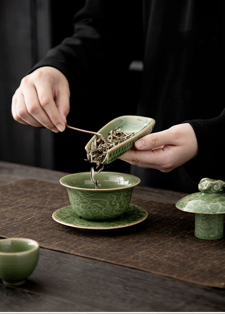 65b28rdhn – Longquan Celadon Gaiwan with Auspicious Cloud Relief 200ml by Kungfuyang