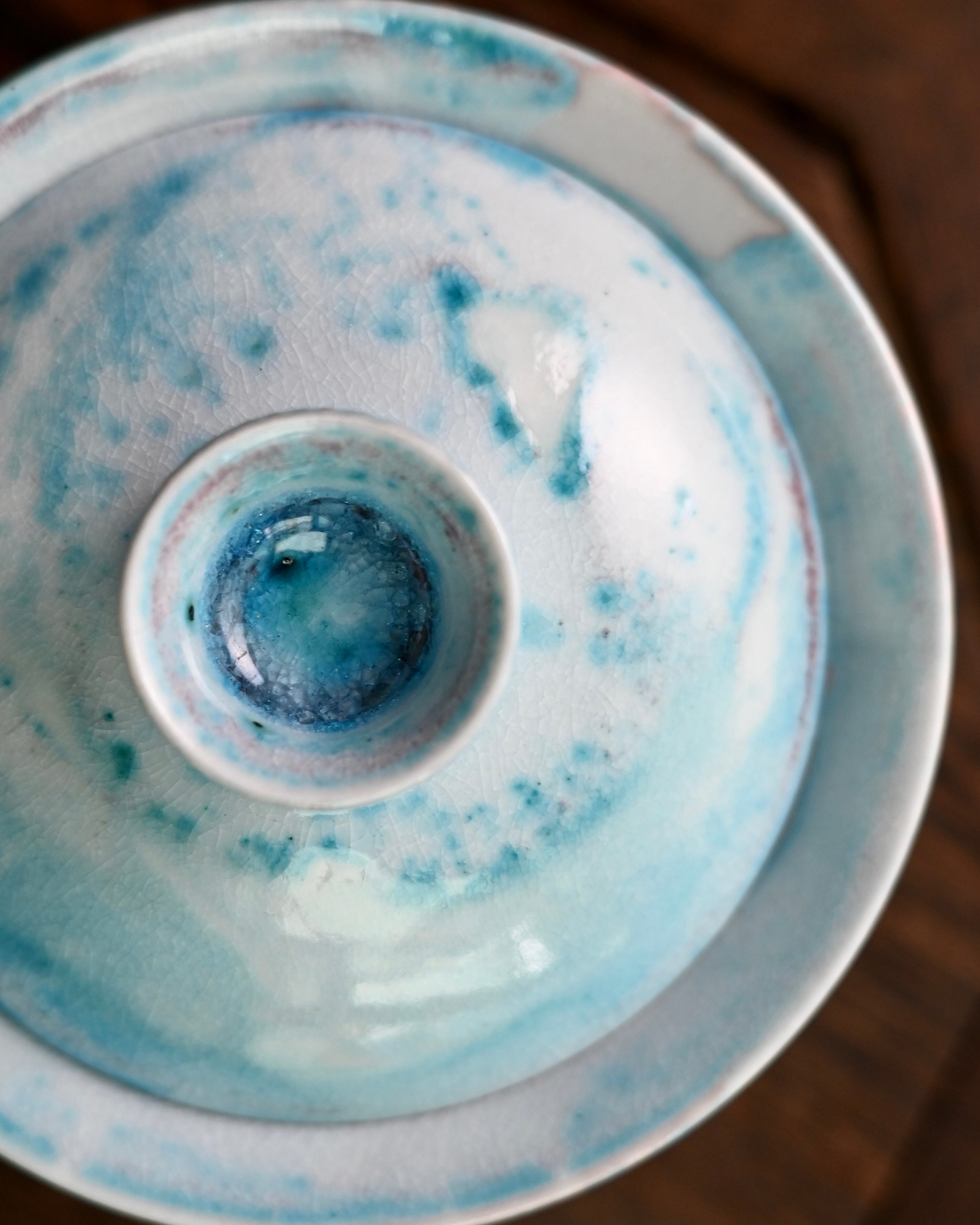Handmade Jingdezhen gaiwan set featuring crystalline patterns and flowing color transitions throughout by Kungfuyang